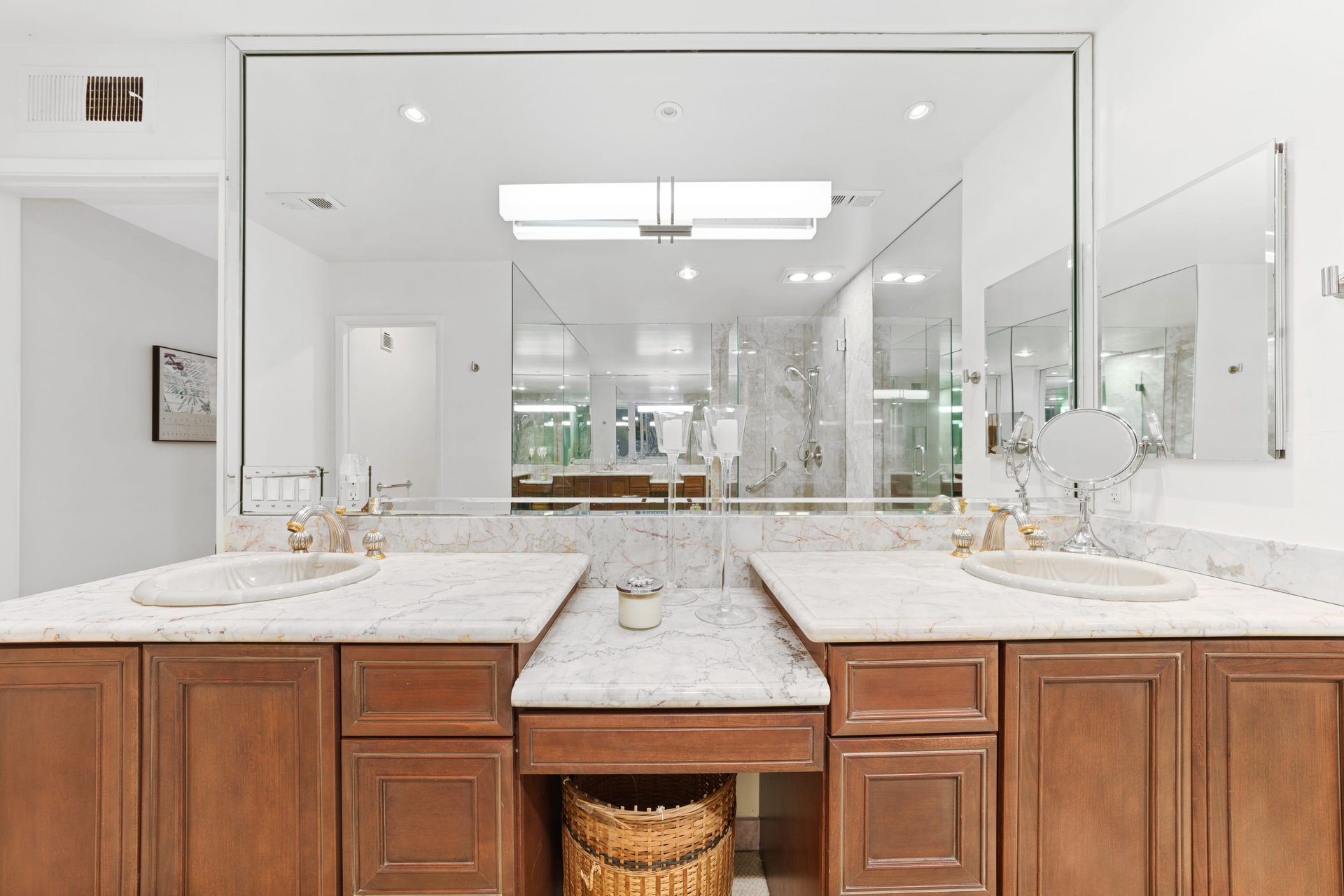 1520 S Beverly Glen Blvd #301, Westwood