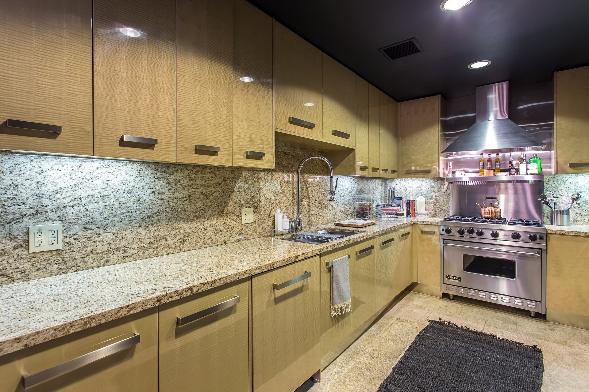 447 N Doheny Dr, #305