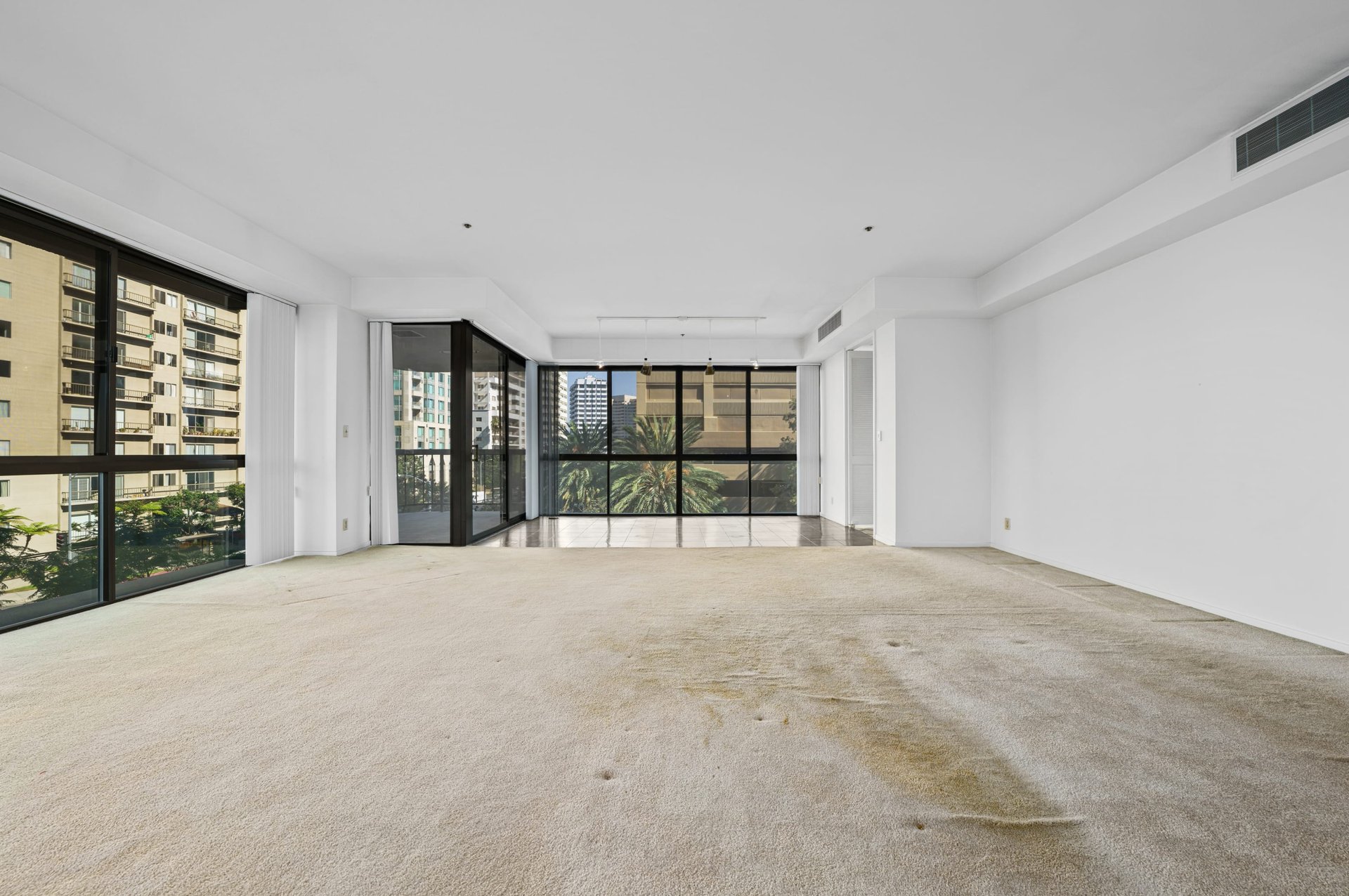 Westford #303, Wilshire Corridor