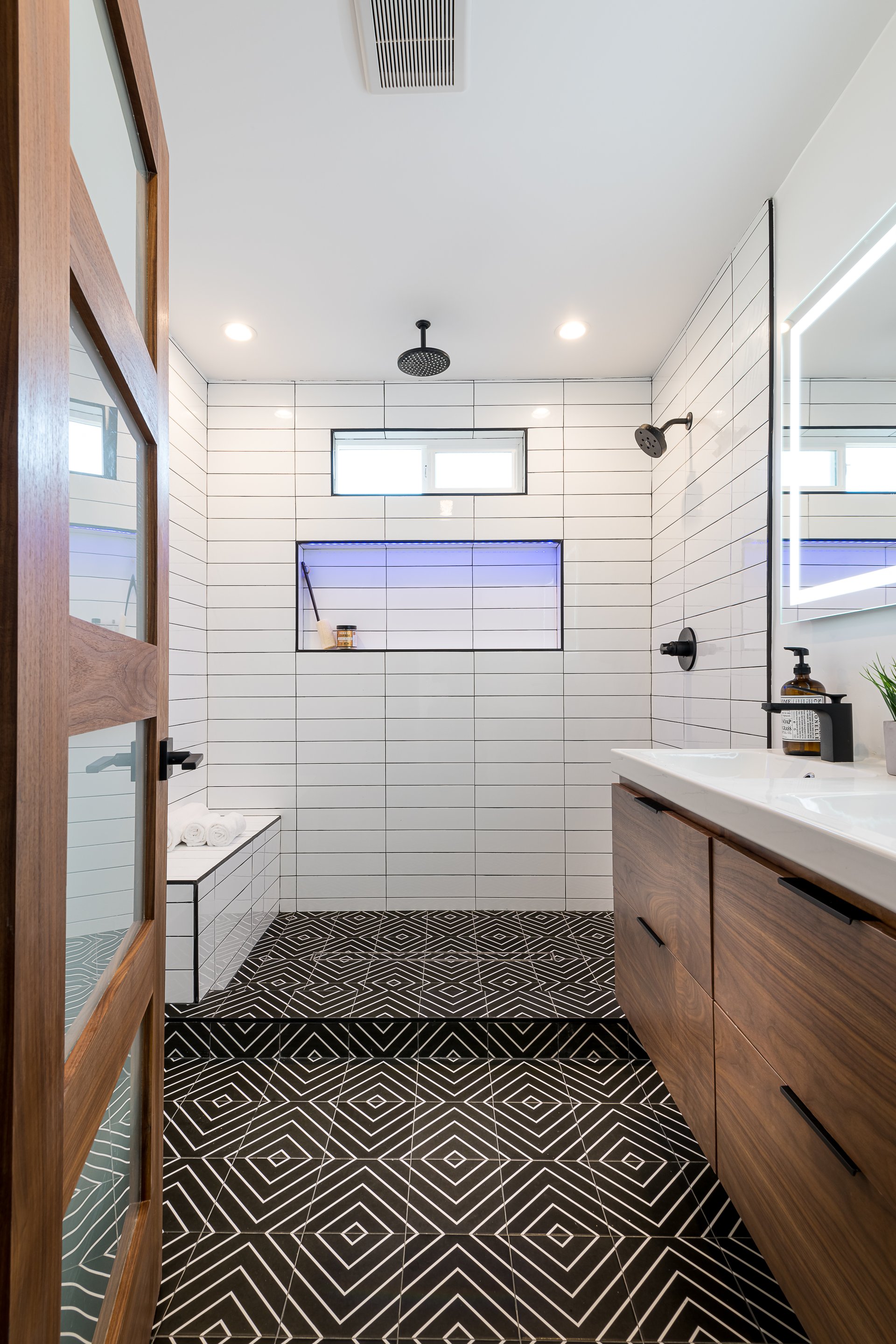 Mid-Century Smart Home in Woodland Hills