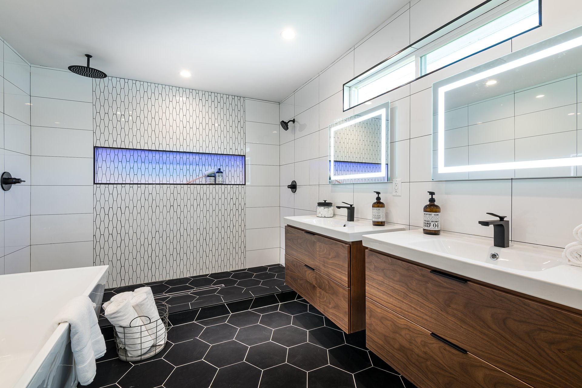 Mid-Century Smart Home in Woodland Hills