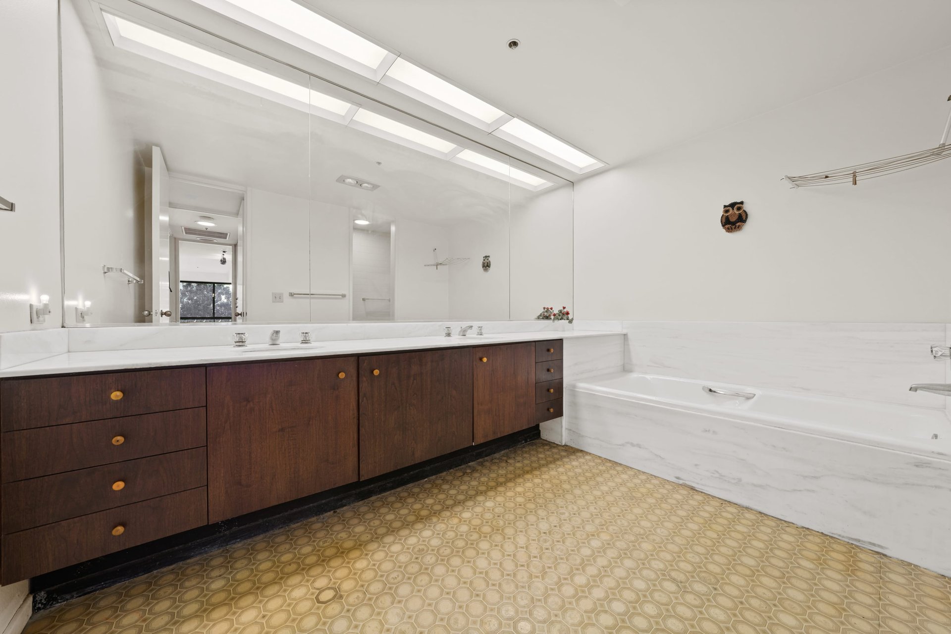 Westford #303, Wilshire Corridor