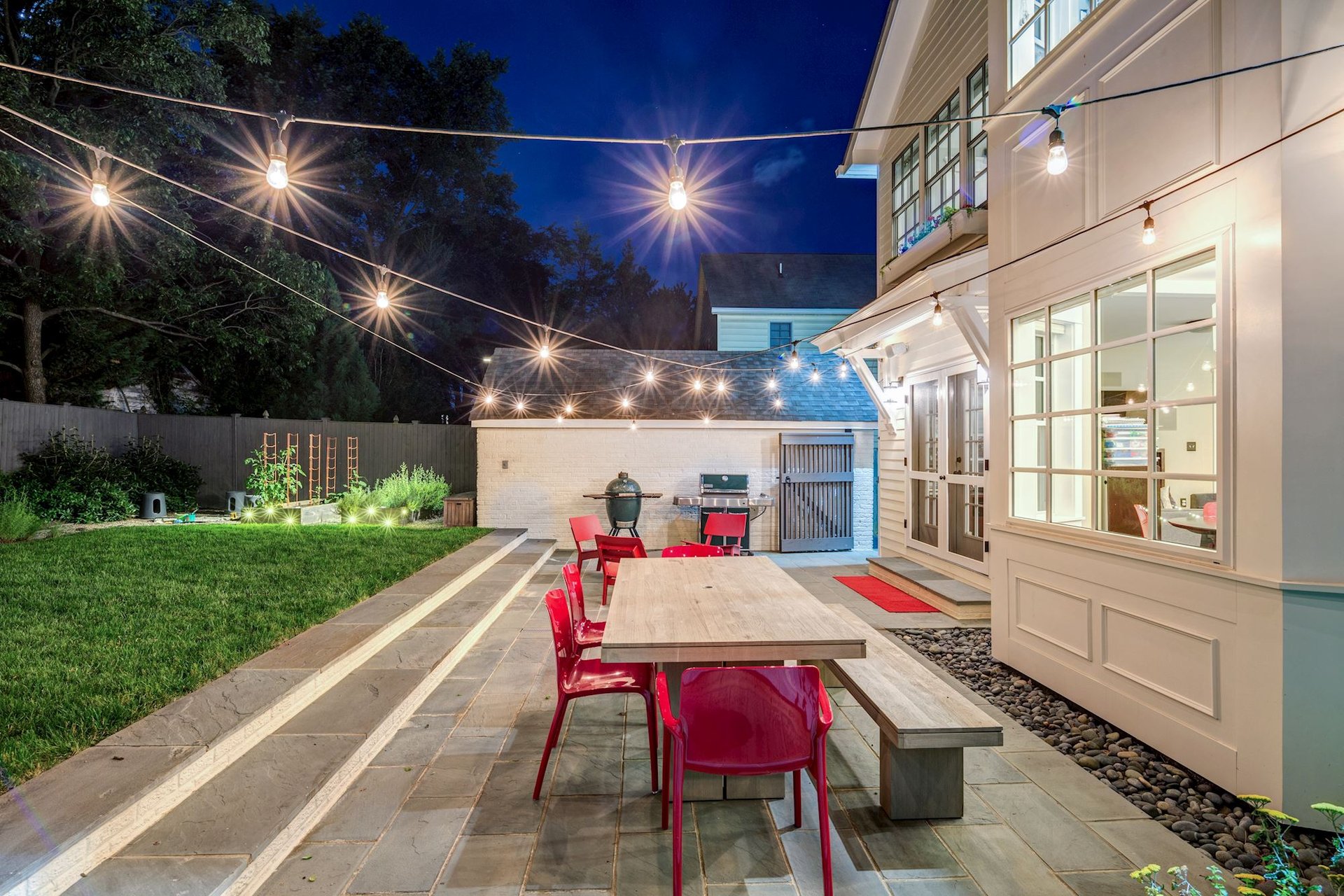 2433 Davis Ave