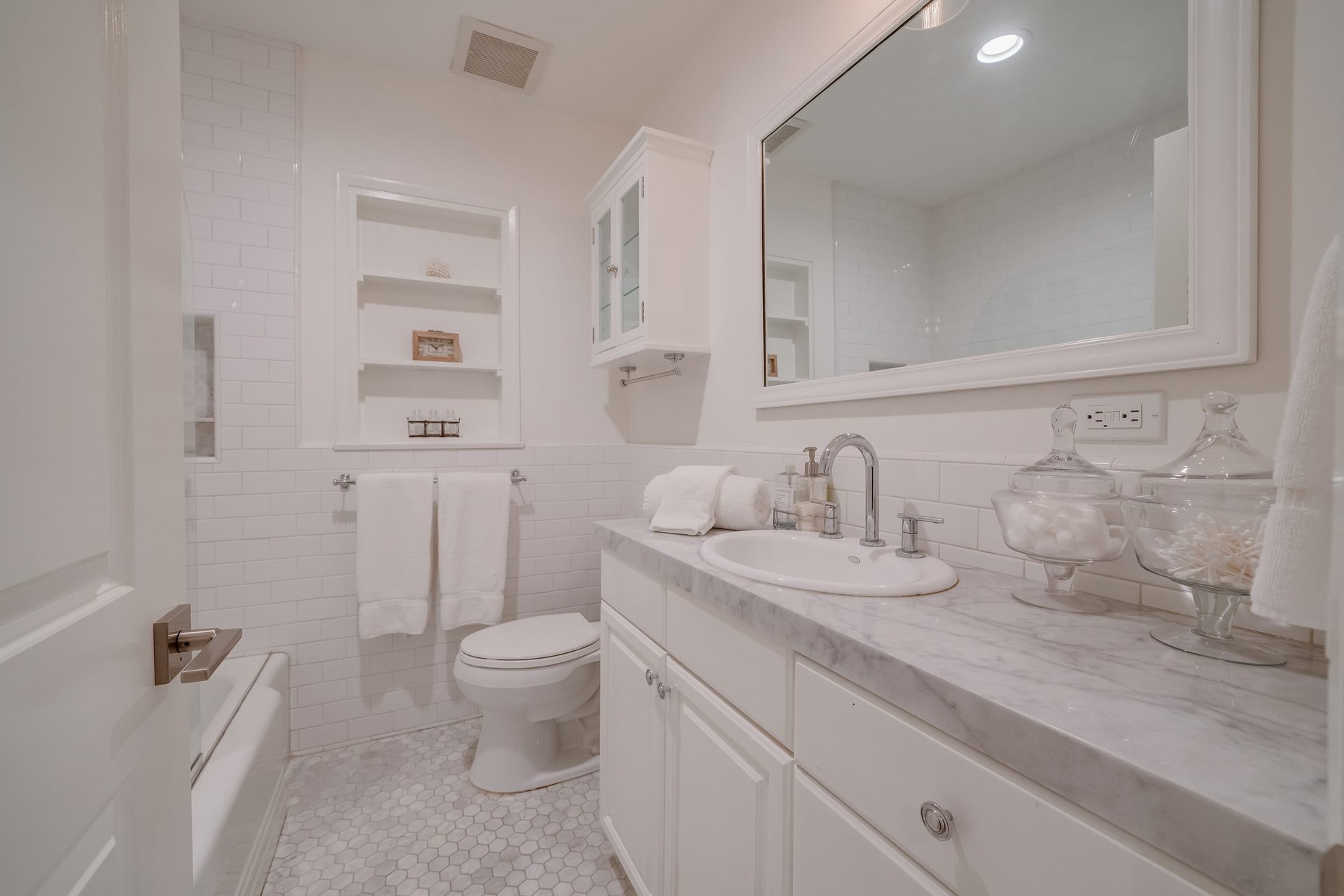 A Hampton's Vibe Traditional Home in Studio City 