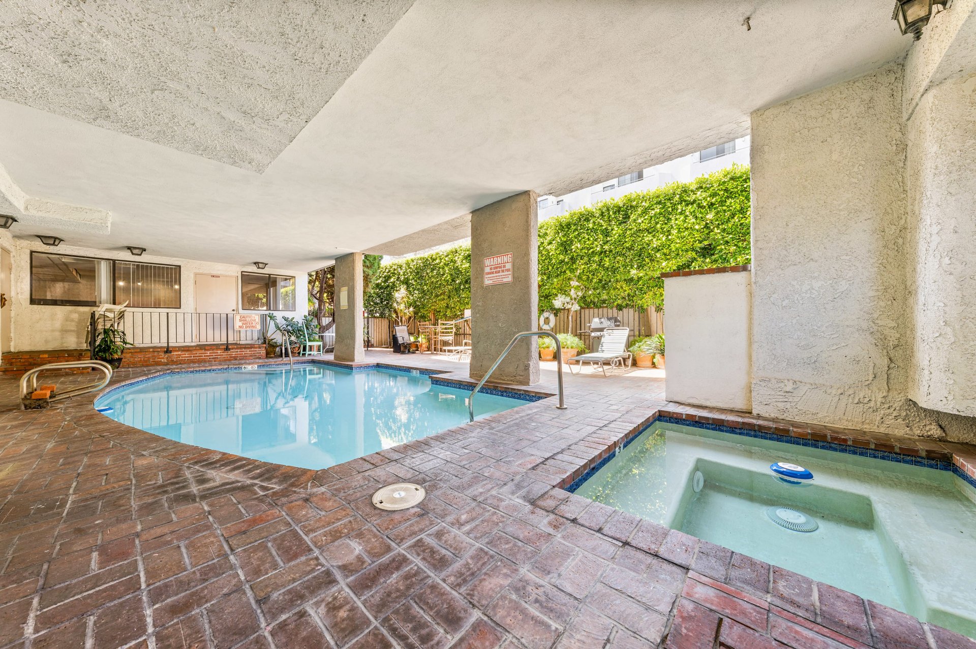 8712 Gregory Way #403, Pico-Robertson