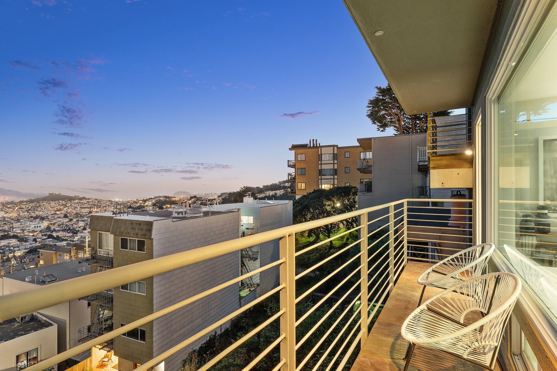 881 Corbett Ave. #2