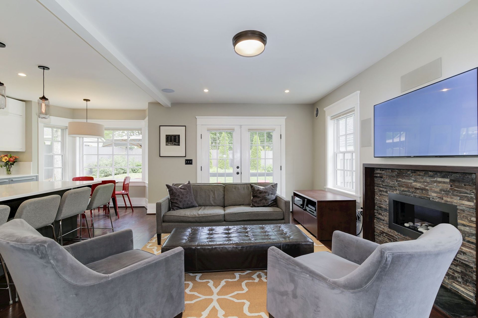 2433 Davis Ave
