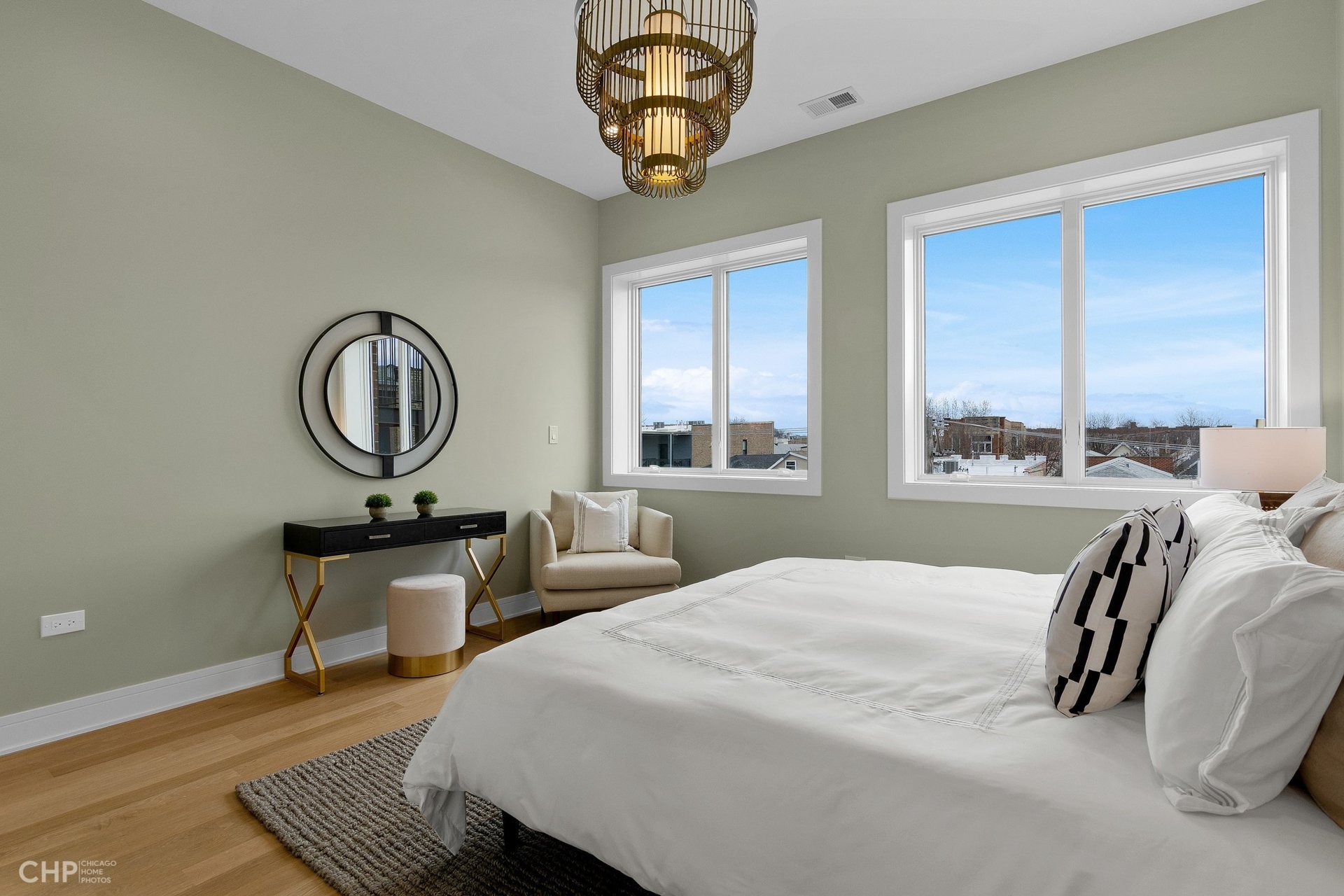 Private Roof Deck with City Views in Logan Square: 1717 Humboldt #3S