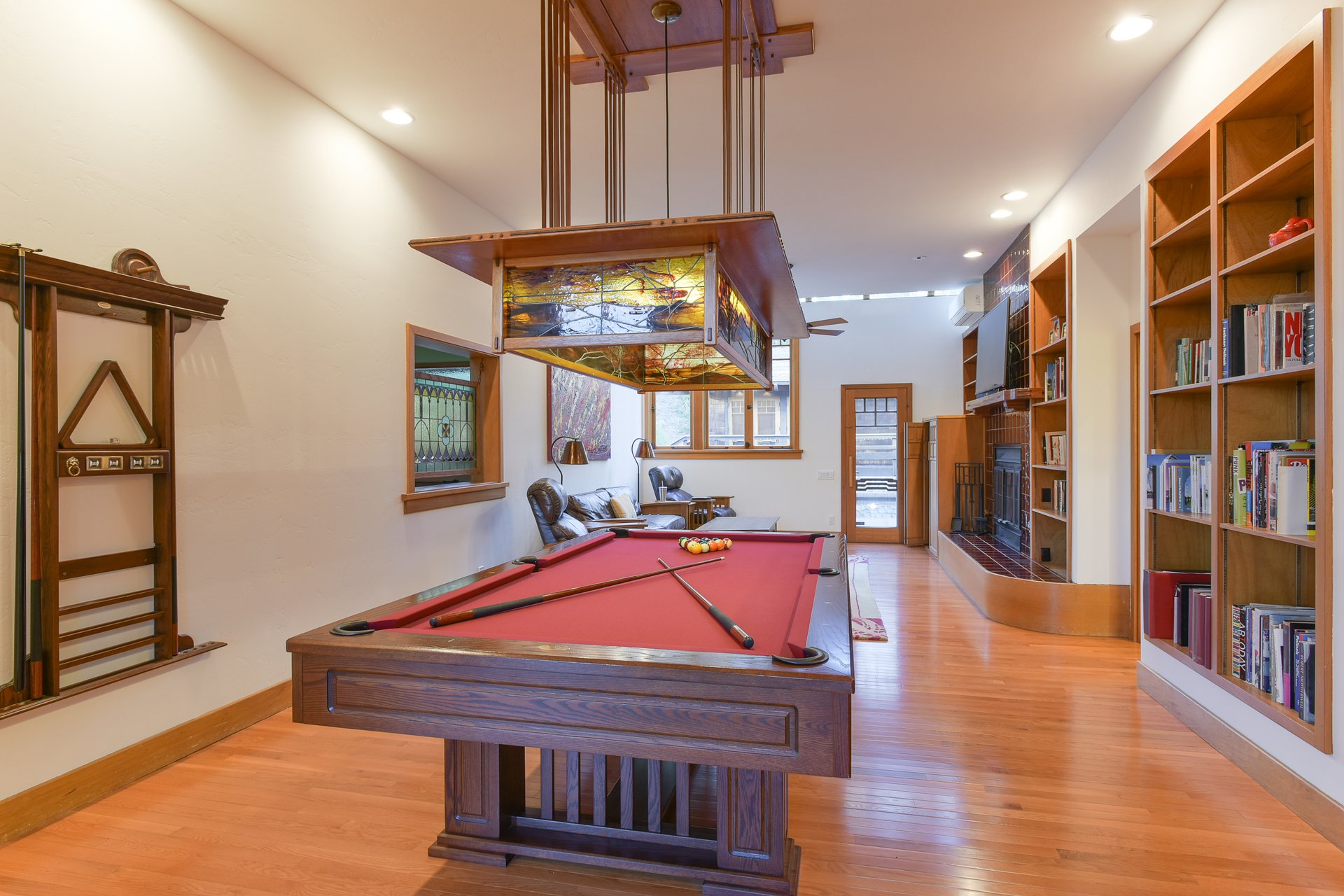 CONTEMPORARY CRAFTSMAN