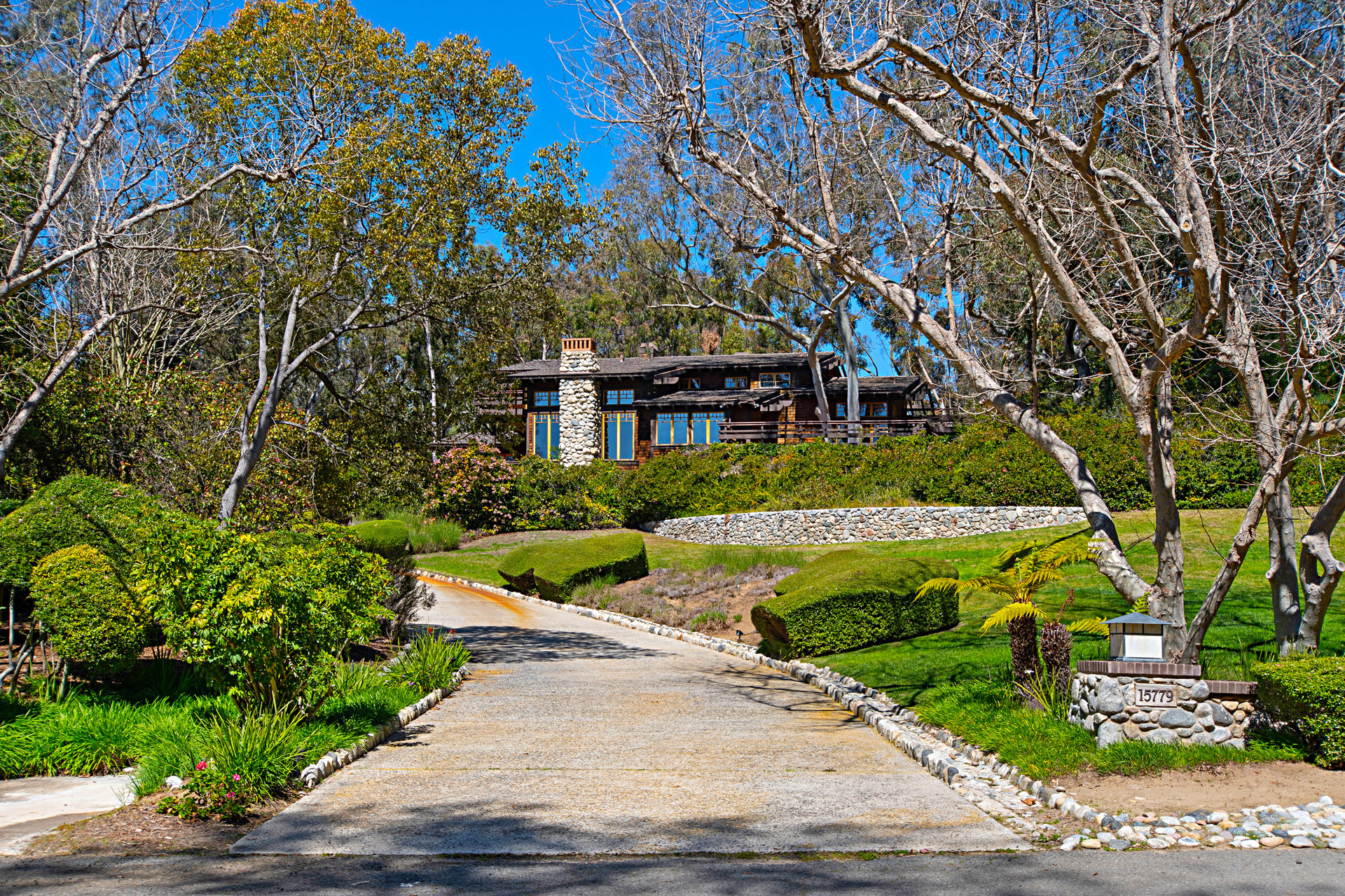 CONTEMPORARY CRAFTSMAN