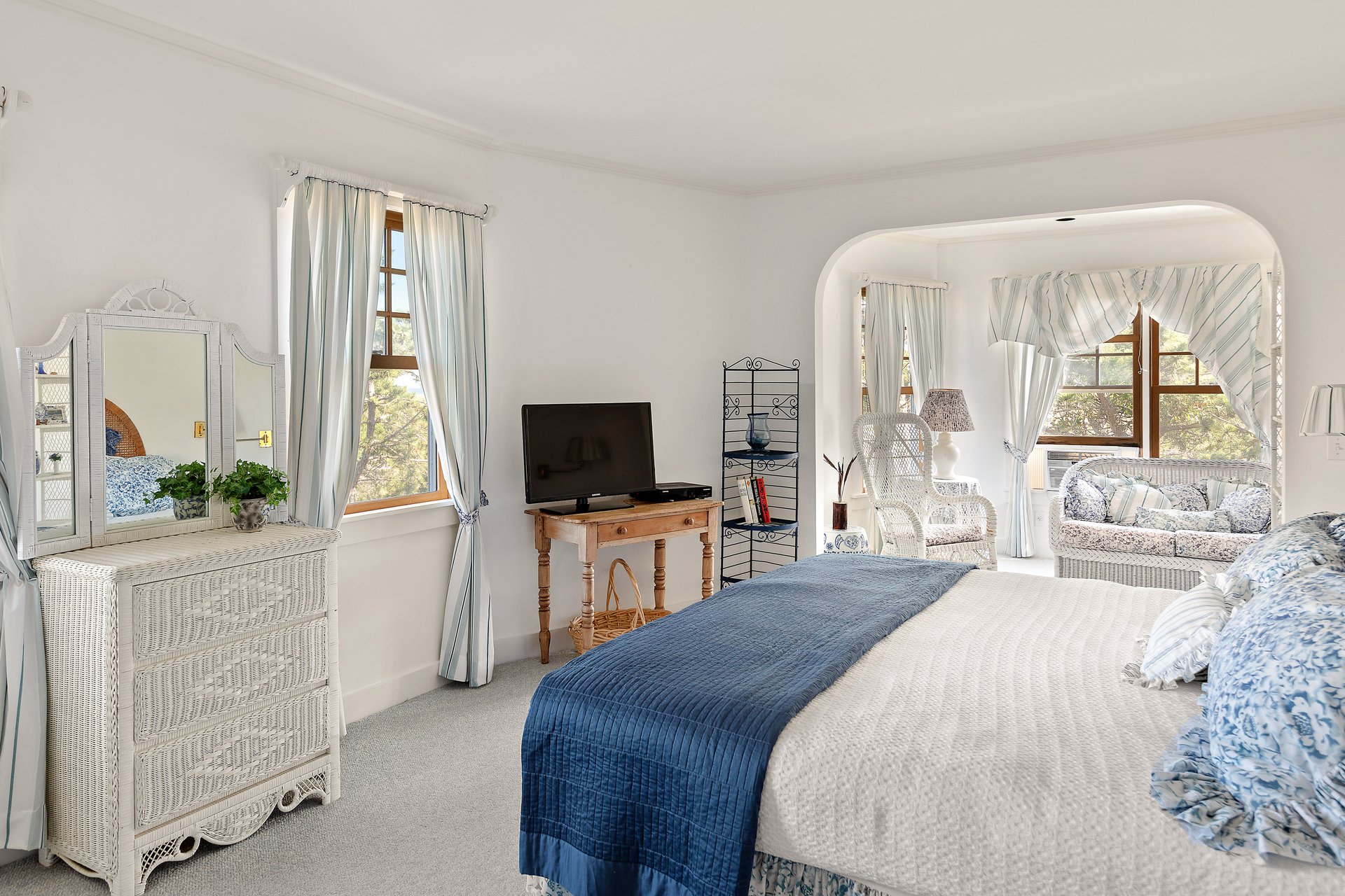 Iconic Meadow Lane Oceanfront 