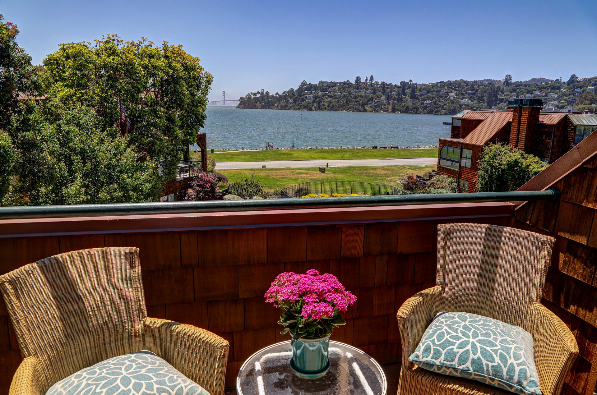 Luxury Townhome Overlooking the Bay
