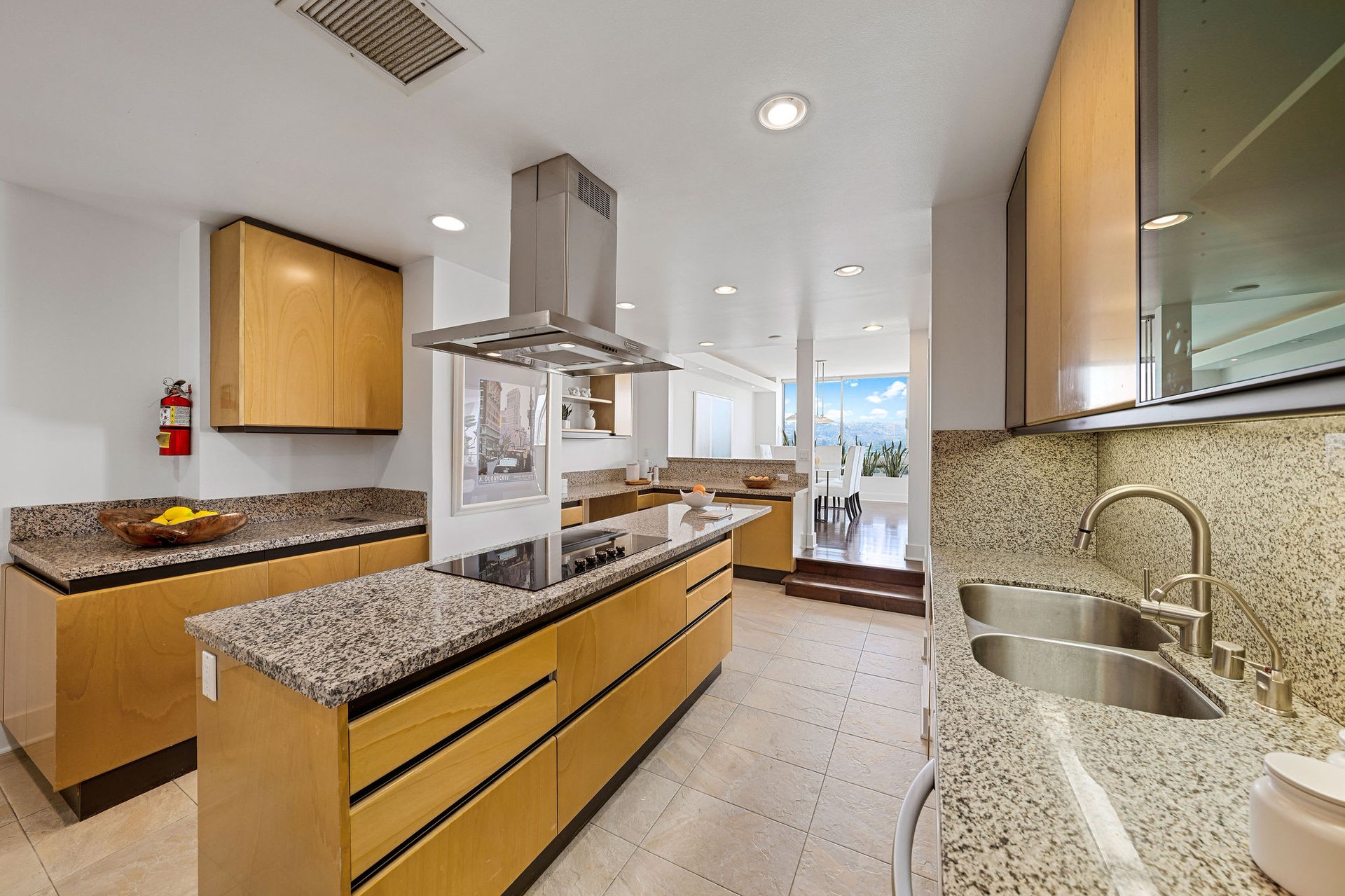The Comstock #PHA, Wilshire Corridor