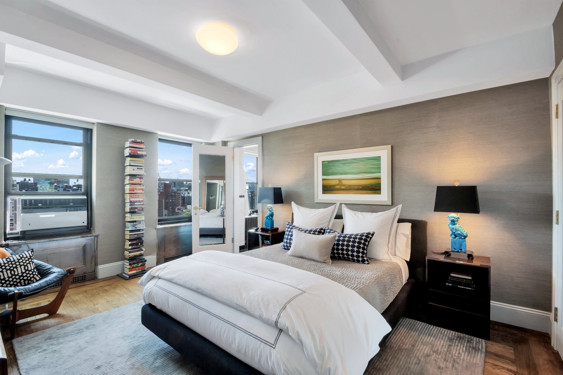 Stunning Prewar Apartment with Manhattan Skyline Views! 
