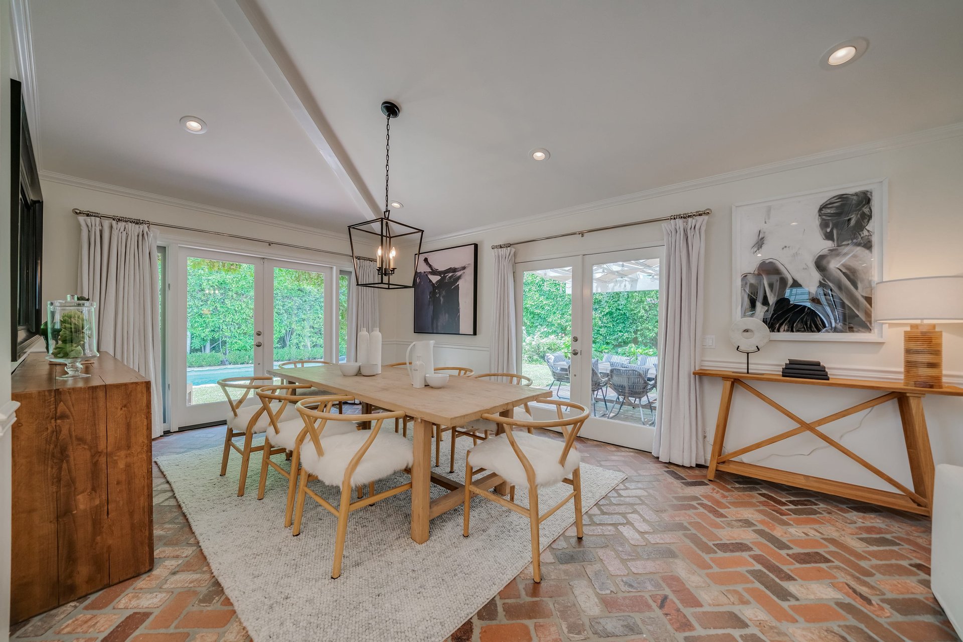 A Hampton's Vibe Traditional Home in Studio City 
