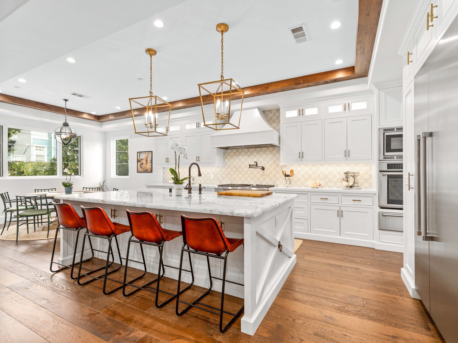13031 Bloomfield St, Studio City