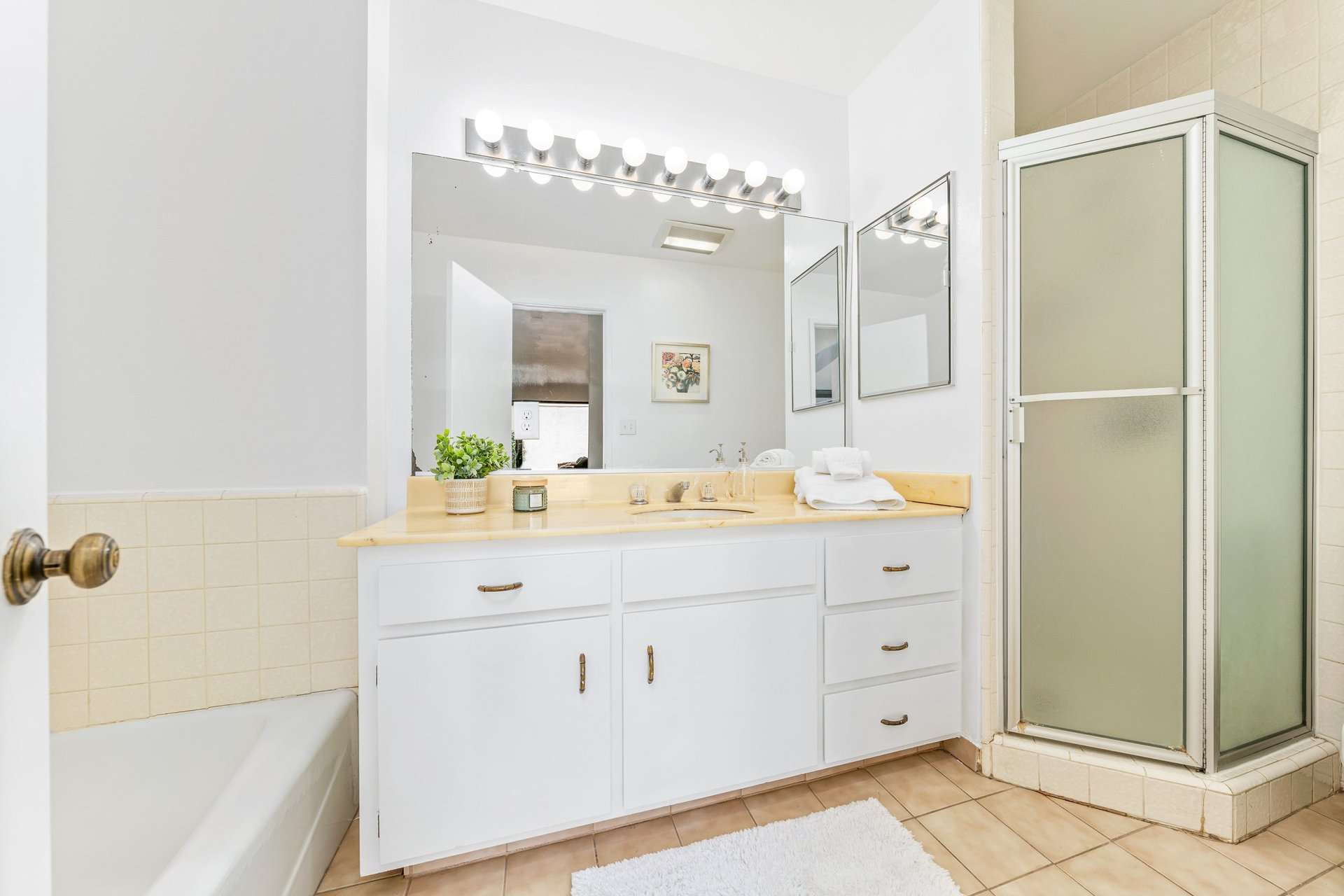 8712 Gregory Way #404, Pico-Robertson