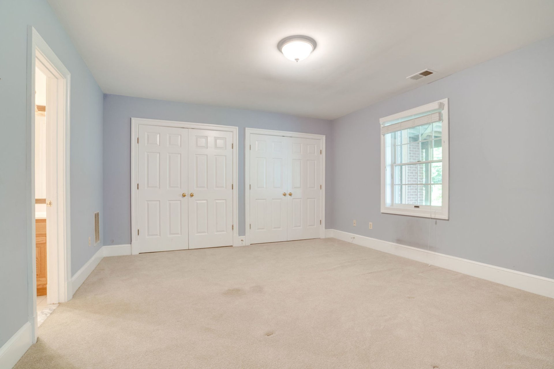 9496 Lynnhall Pl