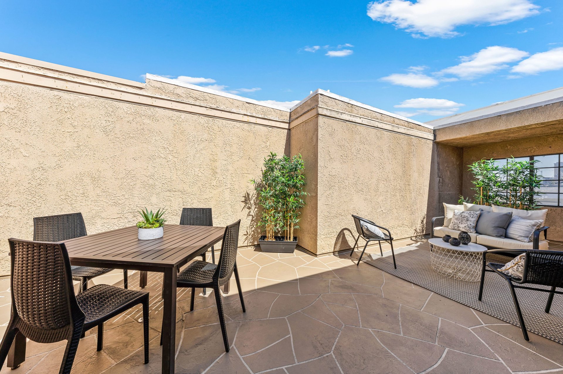 8712 Gregory Way #404, Pico-Robertson