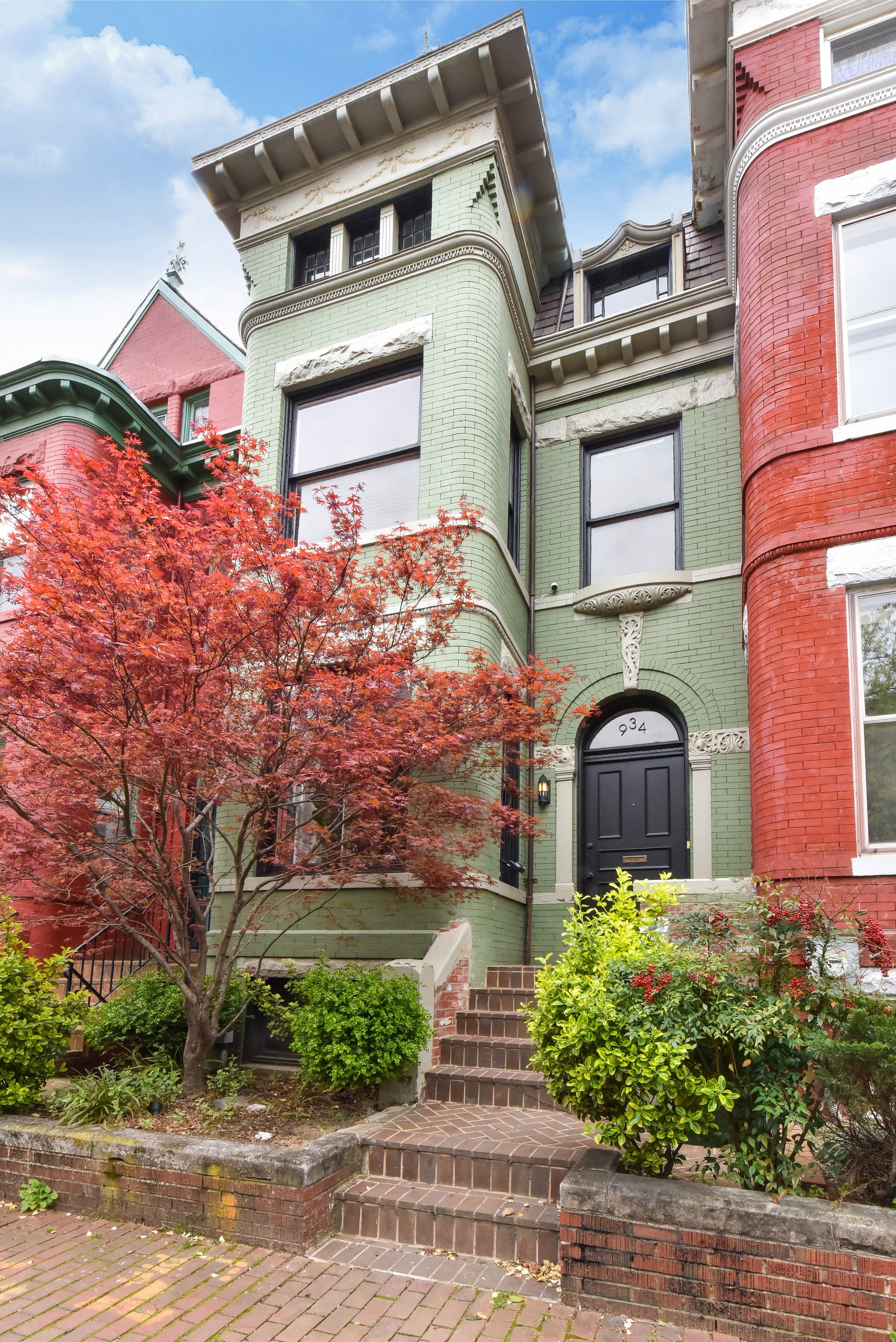 934 Westminster St NW