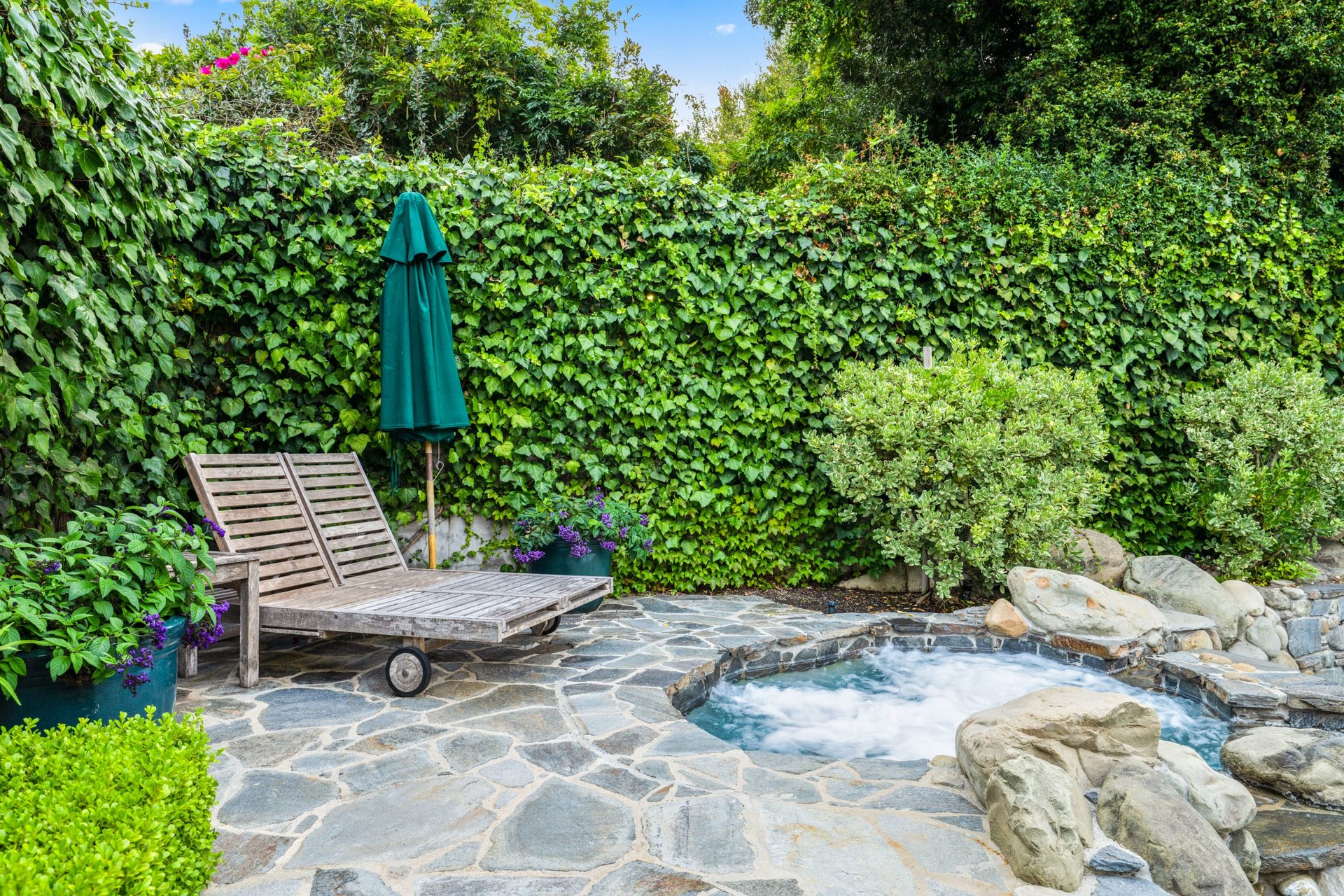 181 N Canyon View Dr, Brentwood