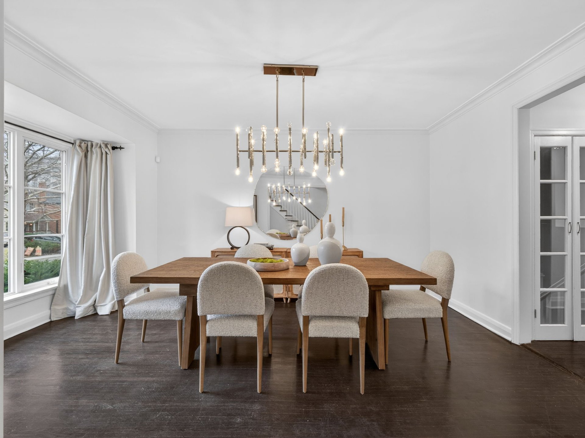  SOLD: Prestigious Forest Hill 