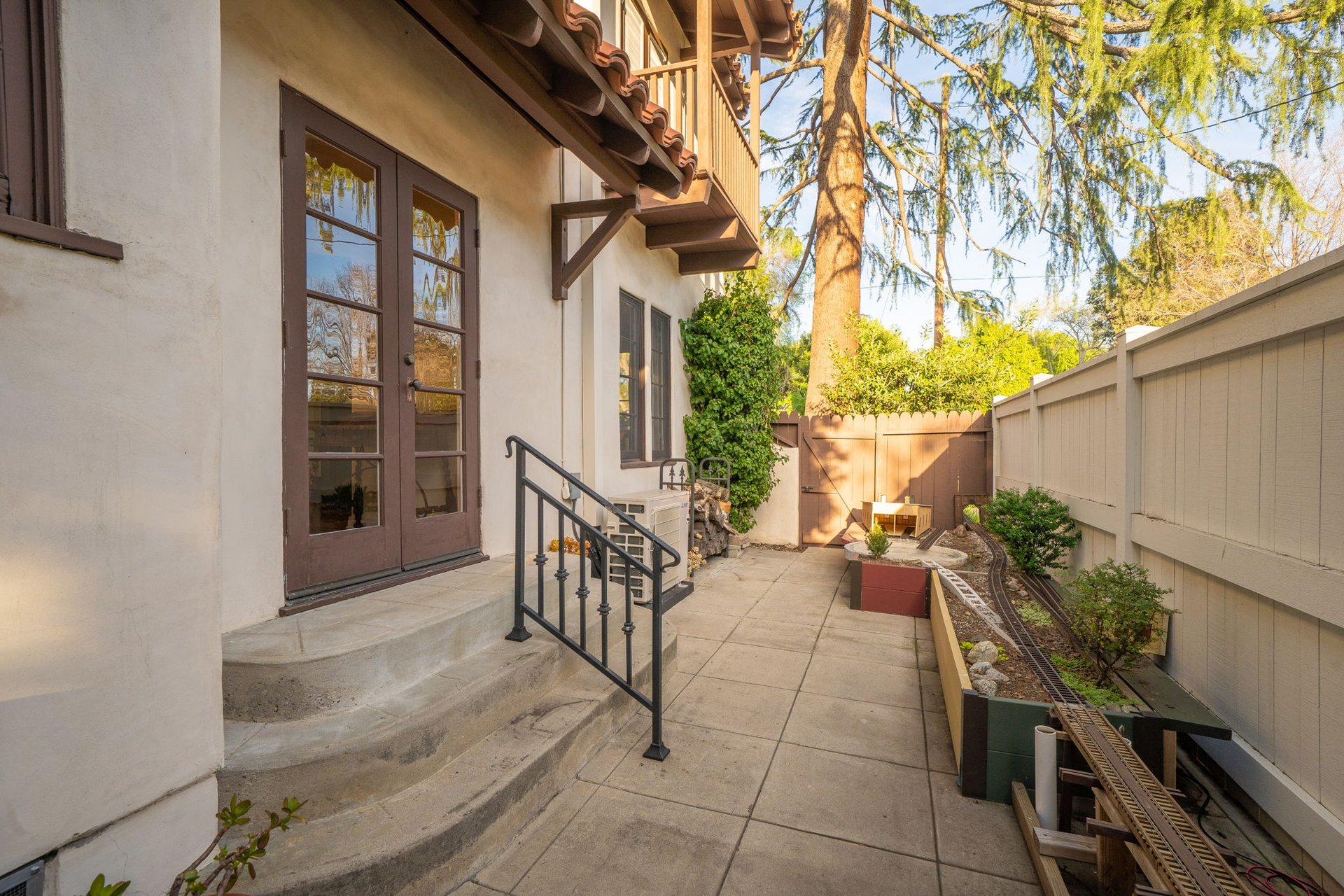 777 N Indian Hill