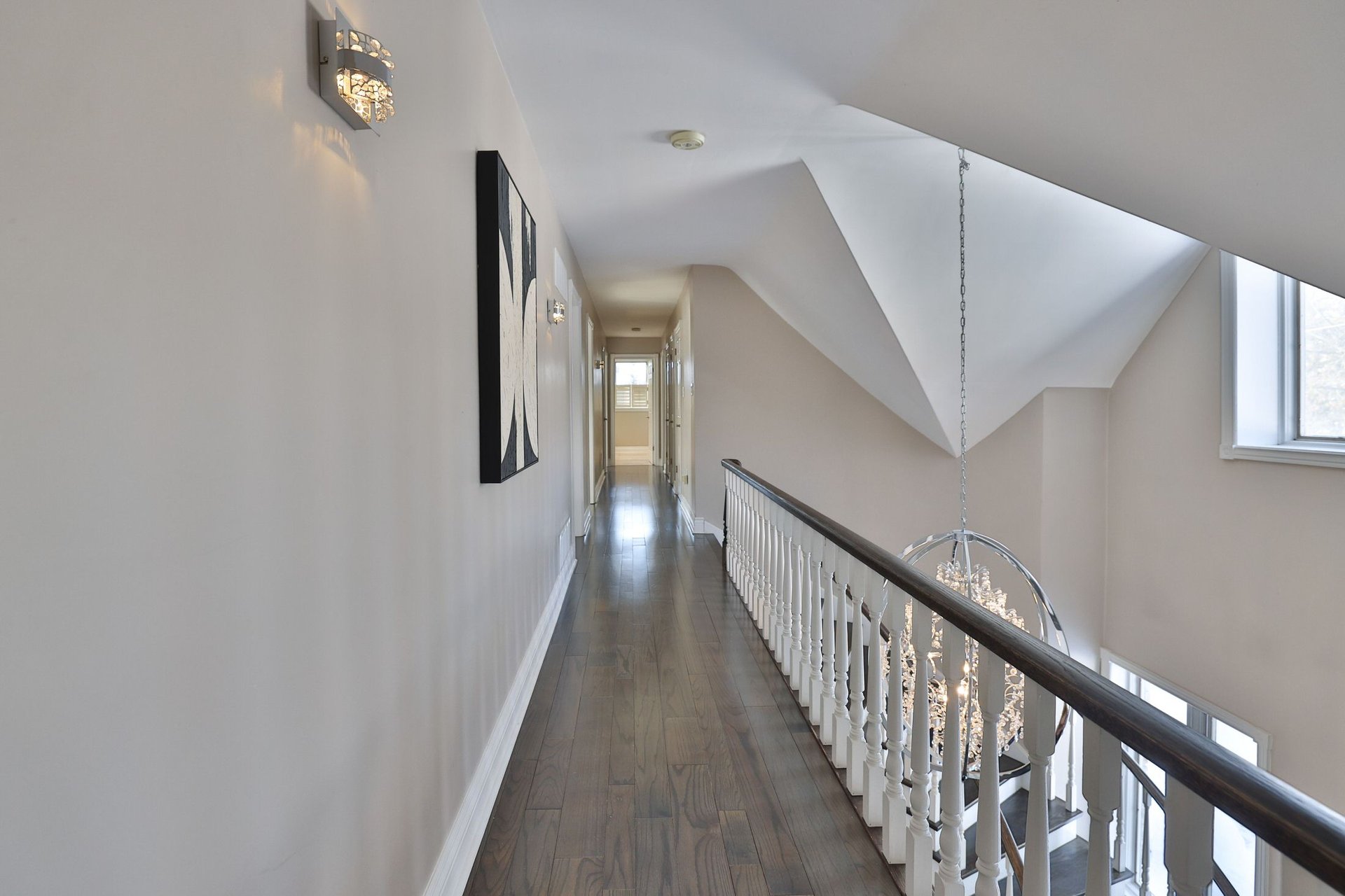 208 Mineola Rd W