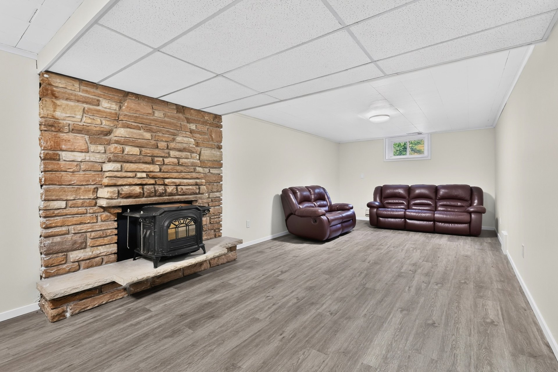 975 Cresthampton Lane