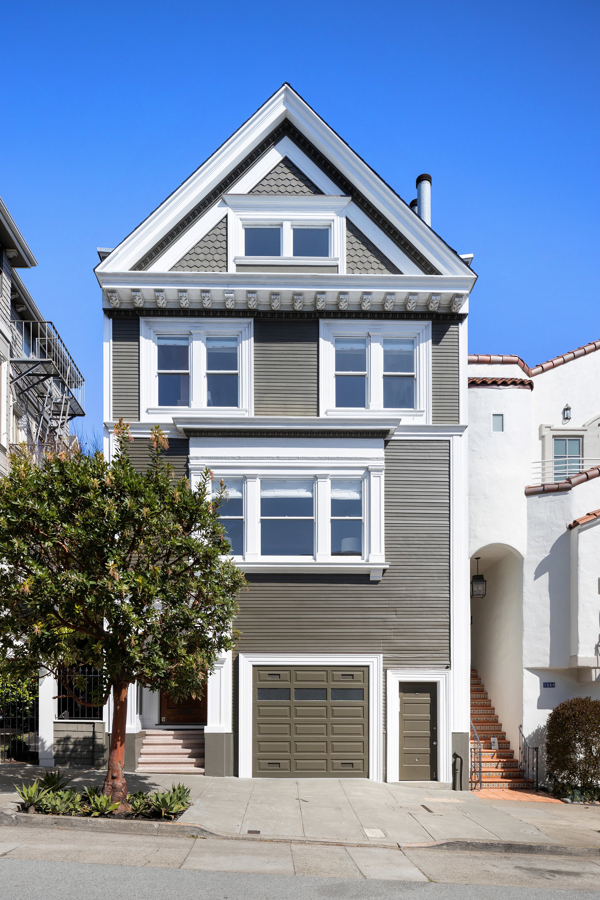 Pacific Heights Edwardian on a Prime Flat Block