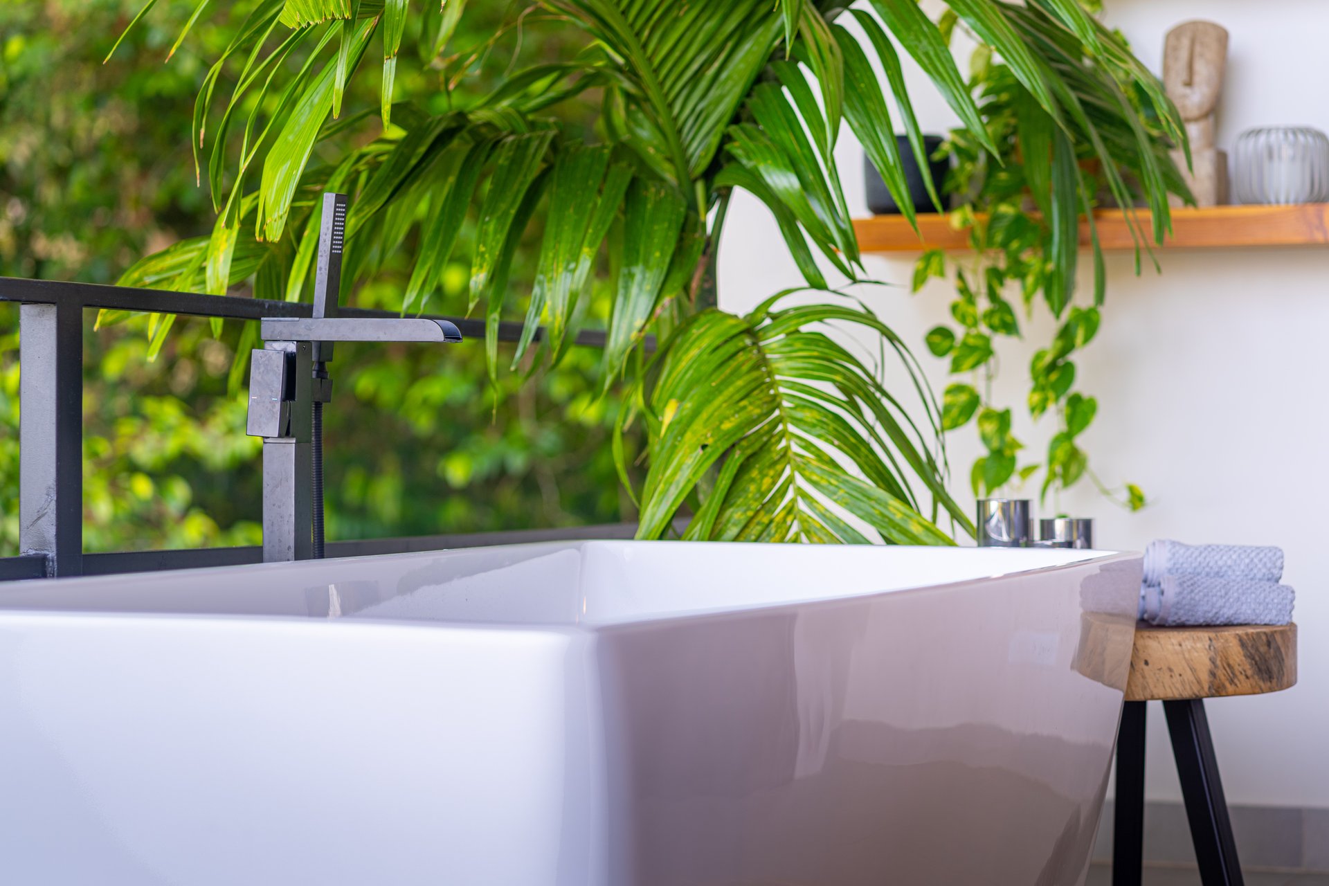 Private Ocean View Oasis- Modern & Tropical in Escaleras