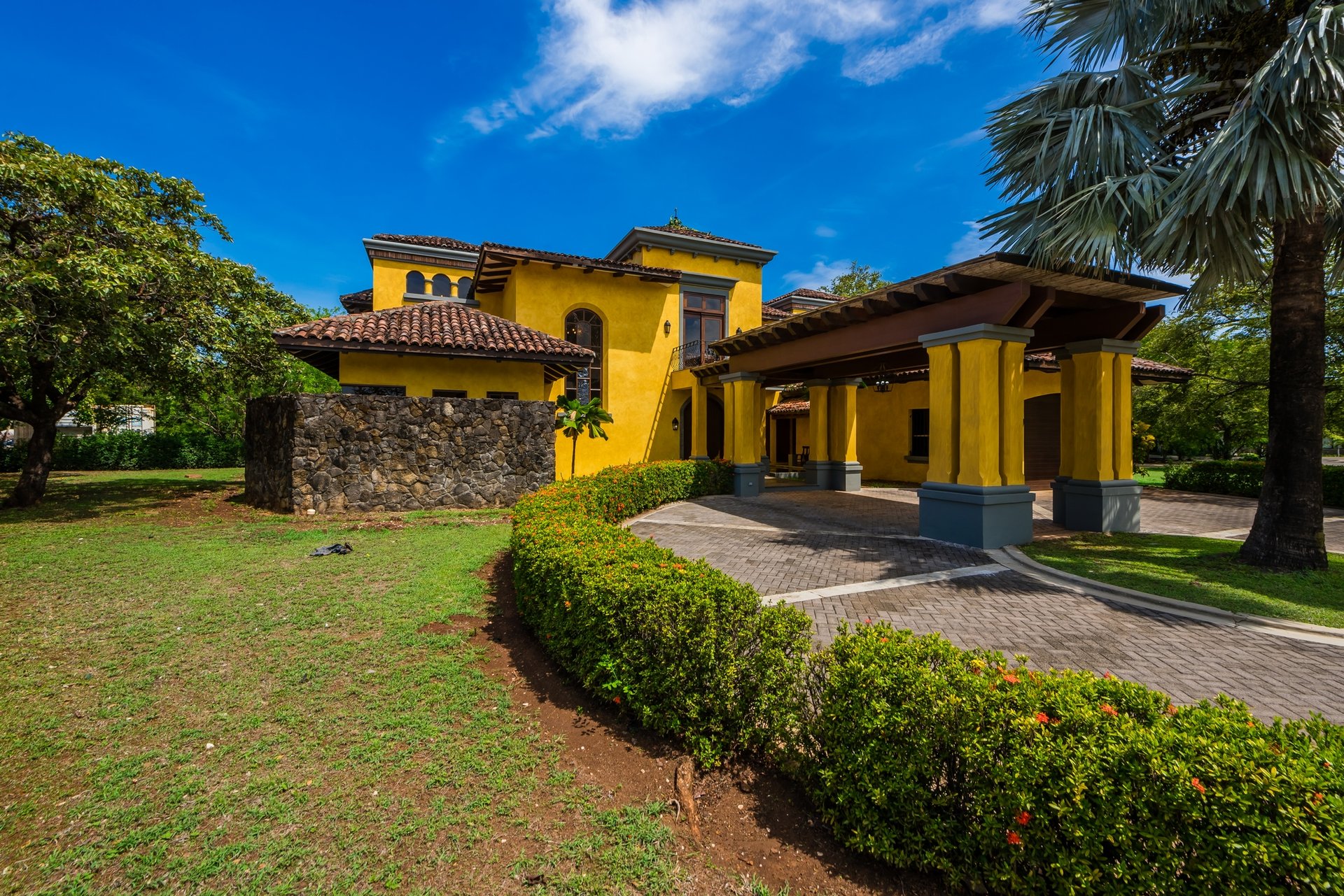 Casa Miraflores, Reserva De Golf #94 | Welcome to Casa Miraflores, an exquisite colonial-style estate home located in Hacienda Pinilla!