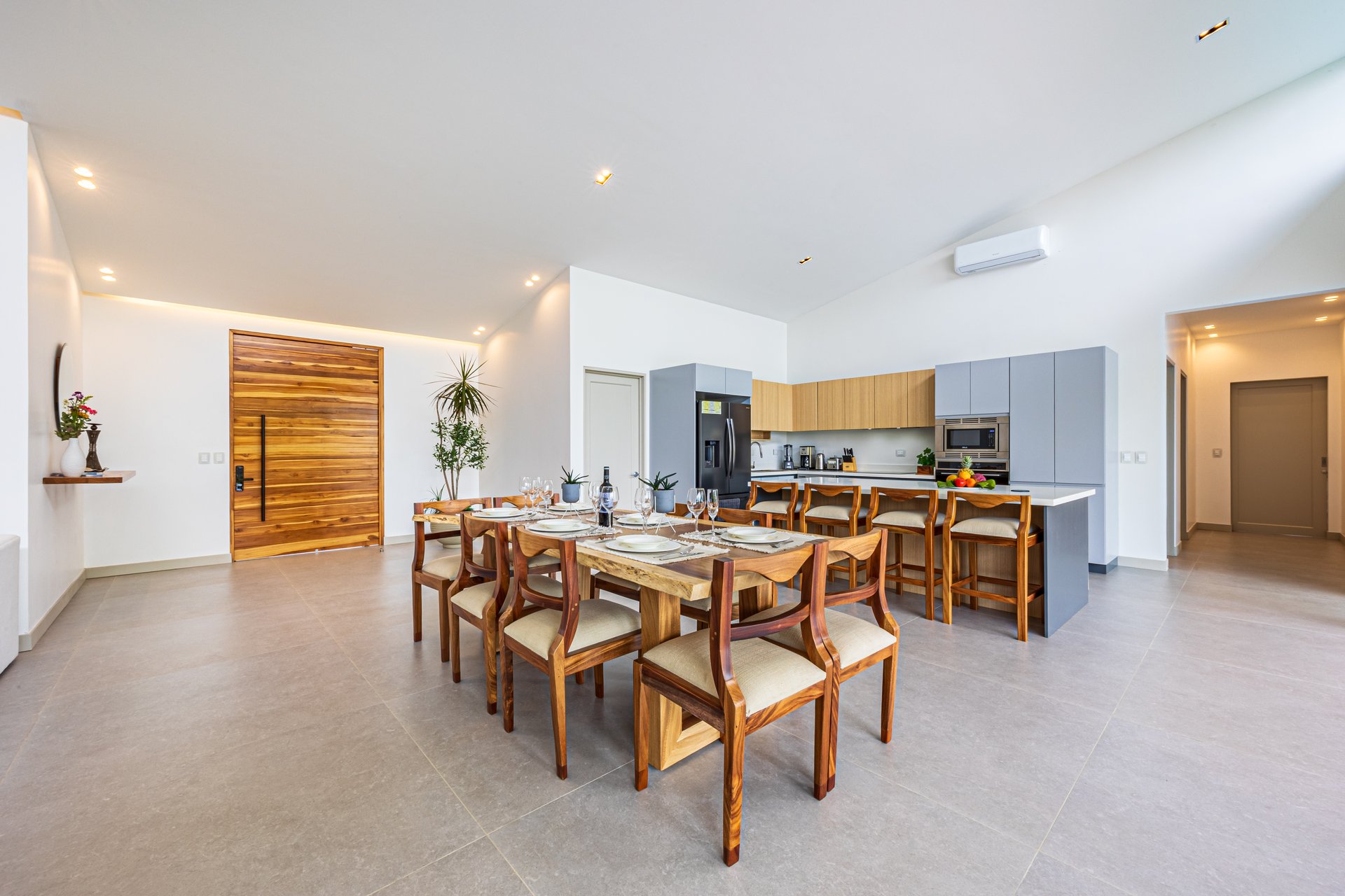 Luxury, Comfort & Investment Potential – Ocean-View Home in Uvita