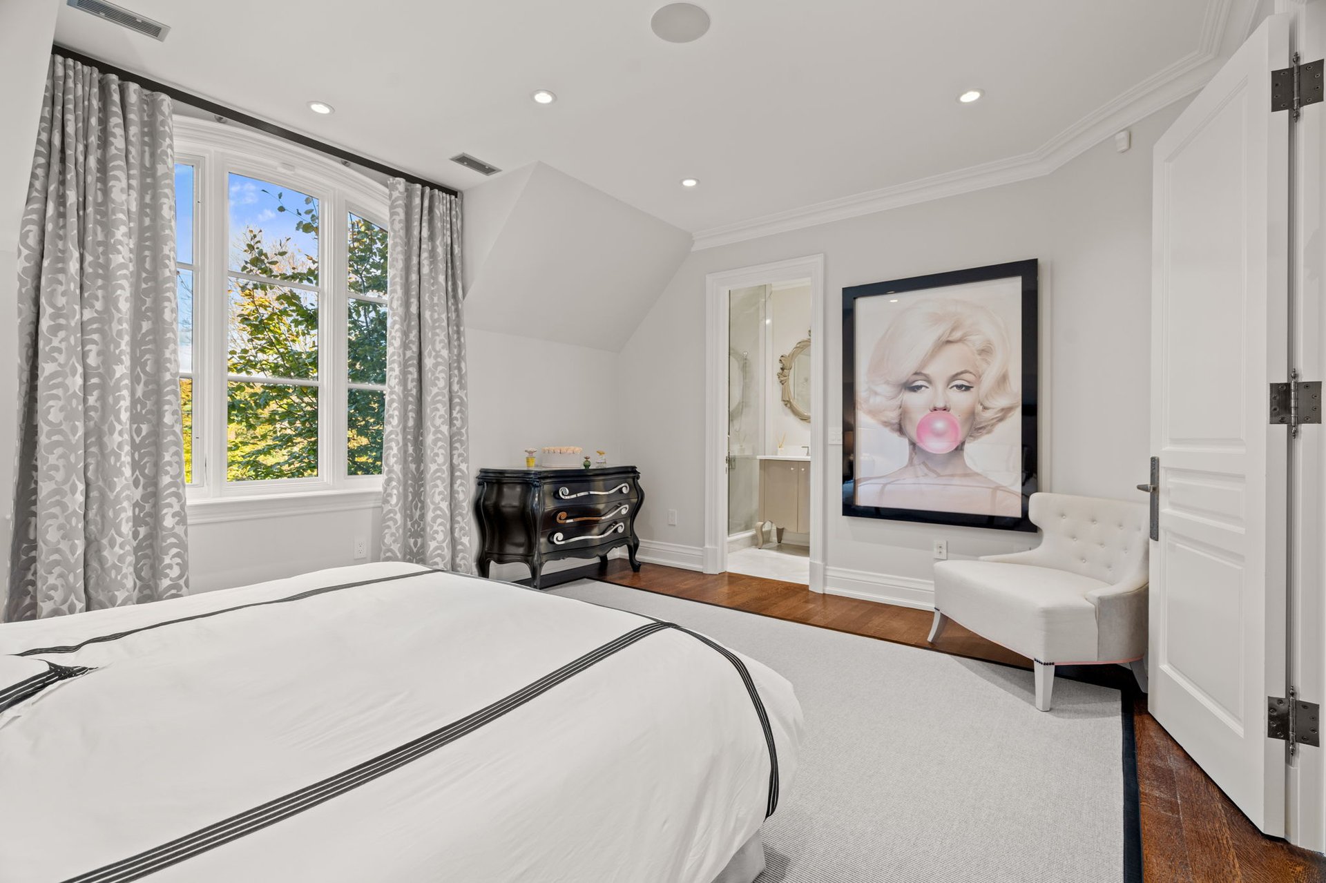 Opulent Elegance