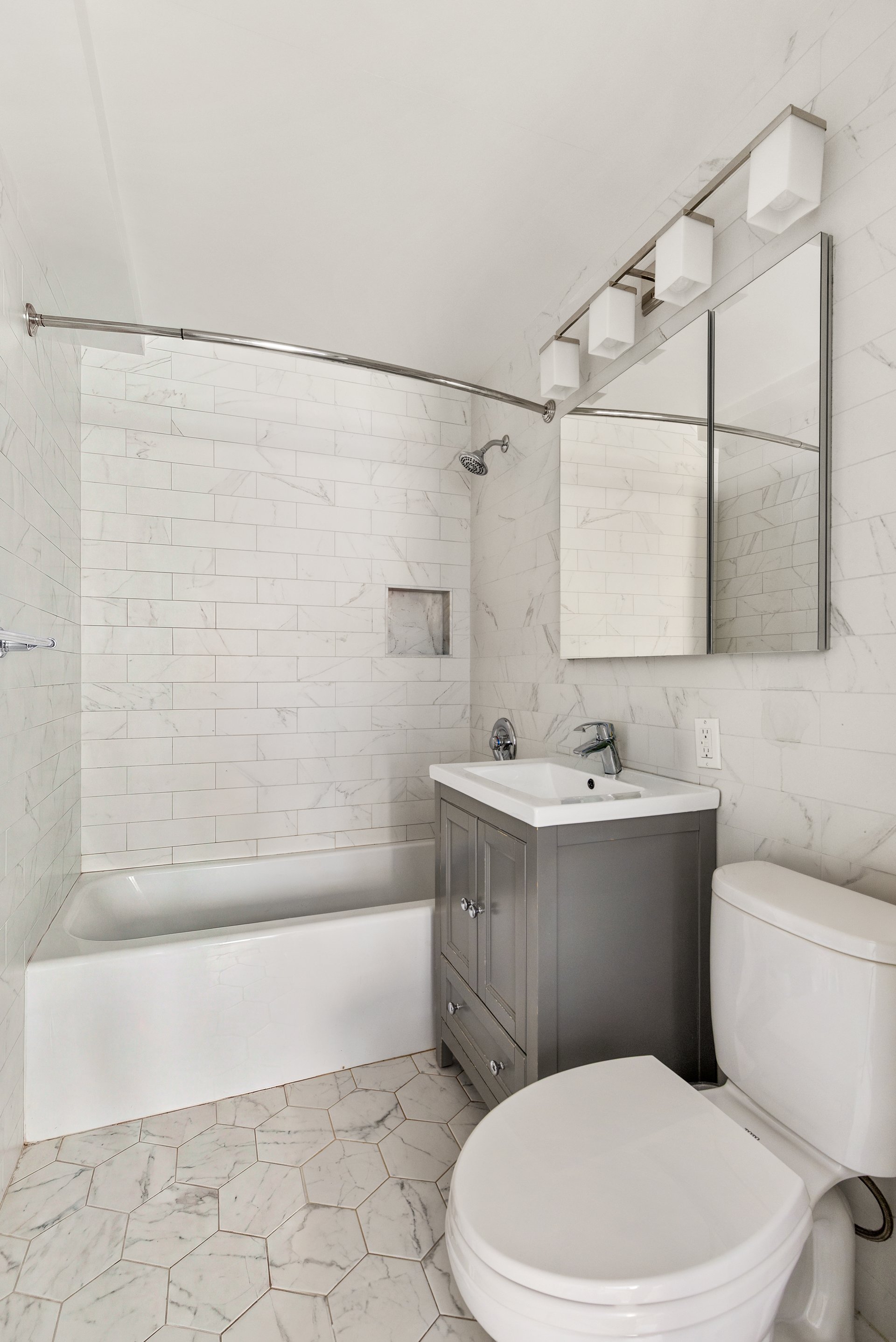 196 E 75th Street, 4GH