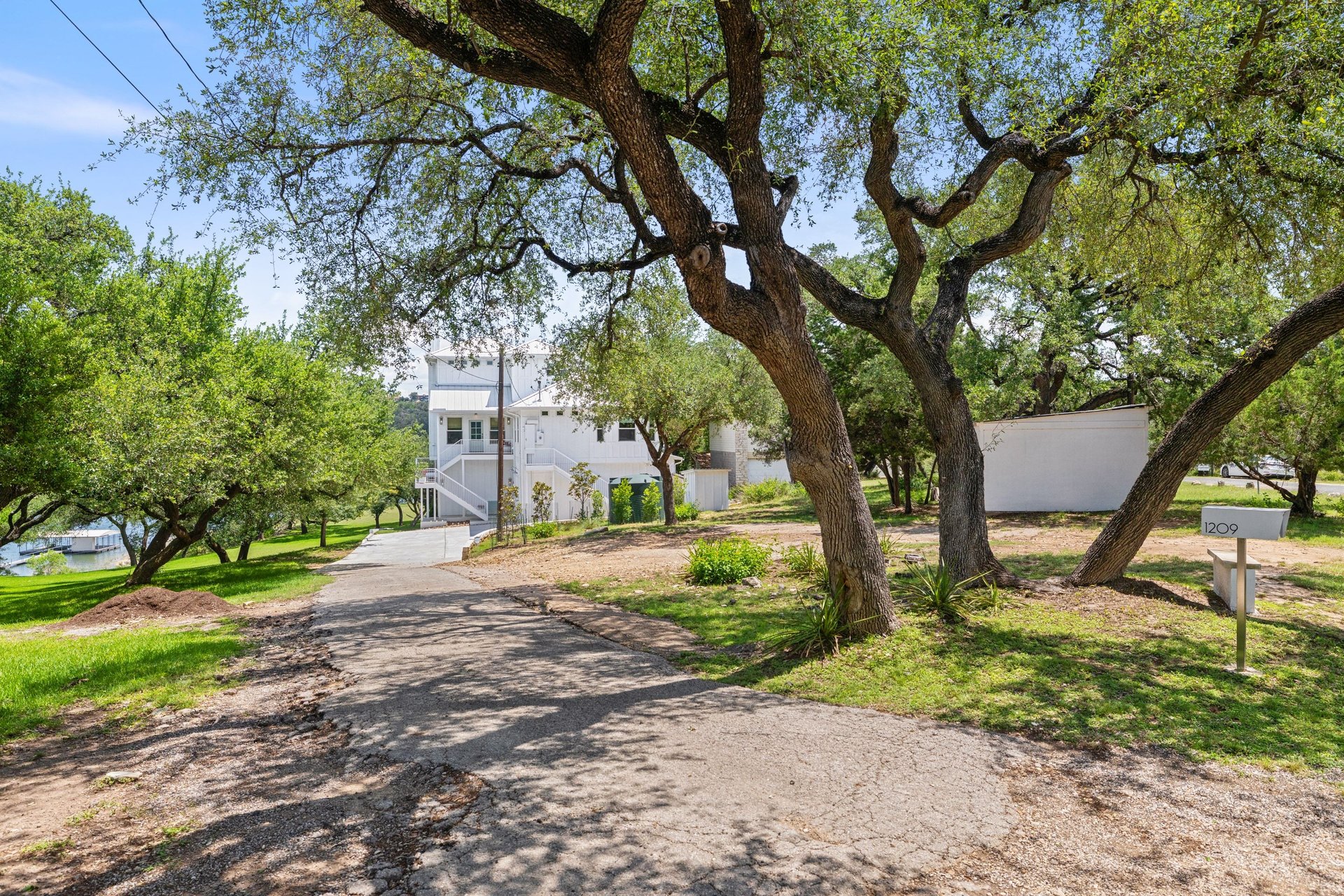 1209 Edgewater Drive