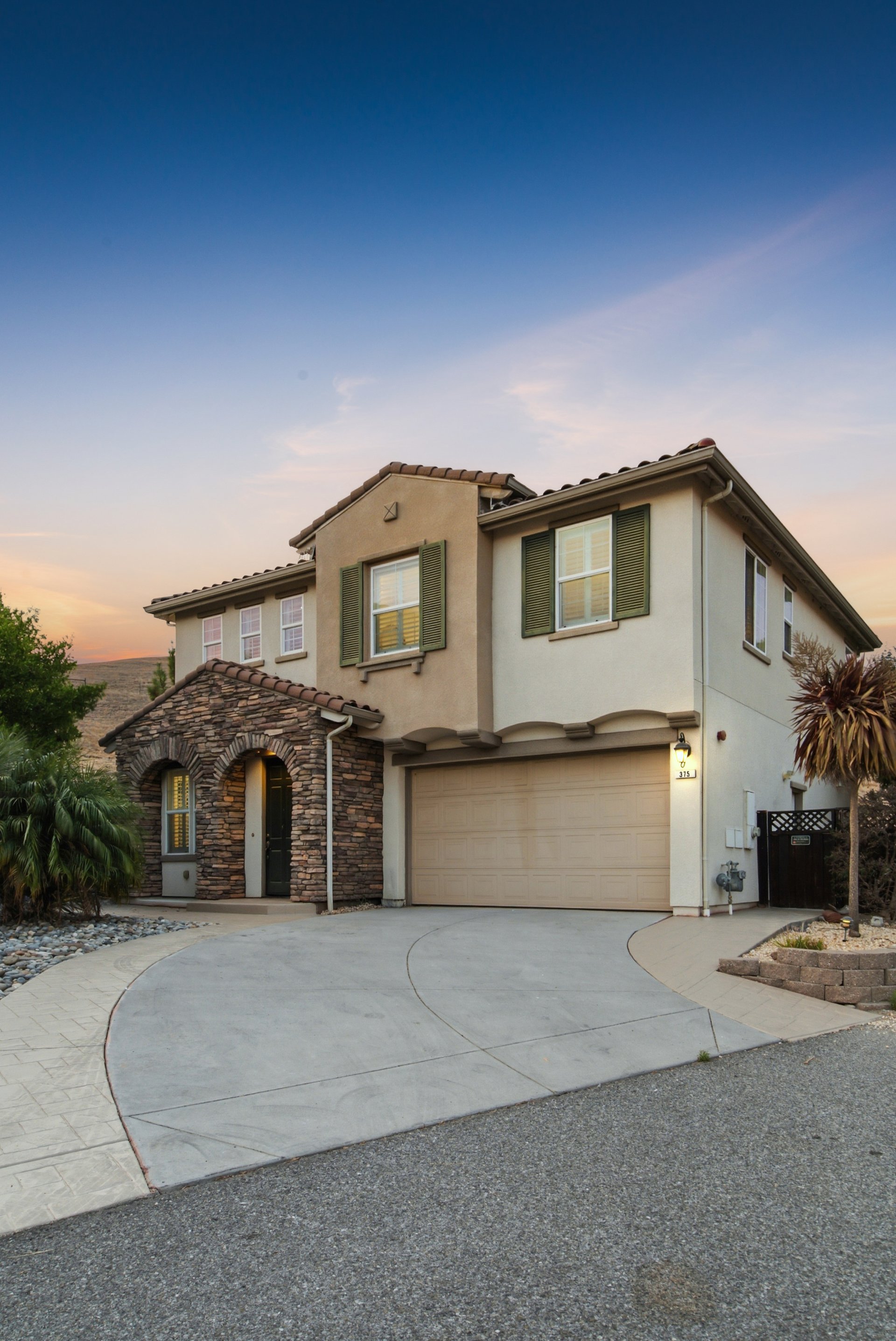 375 Longhill CT