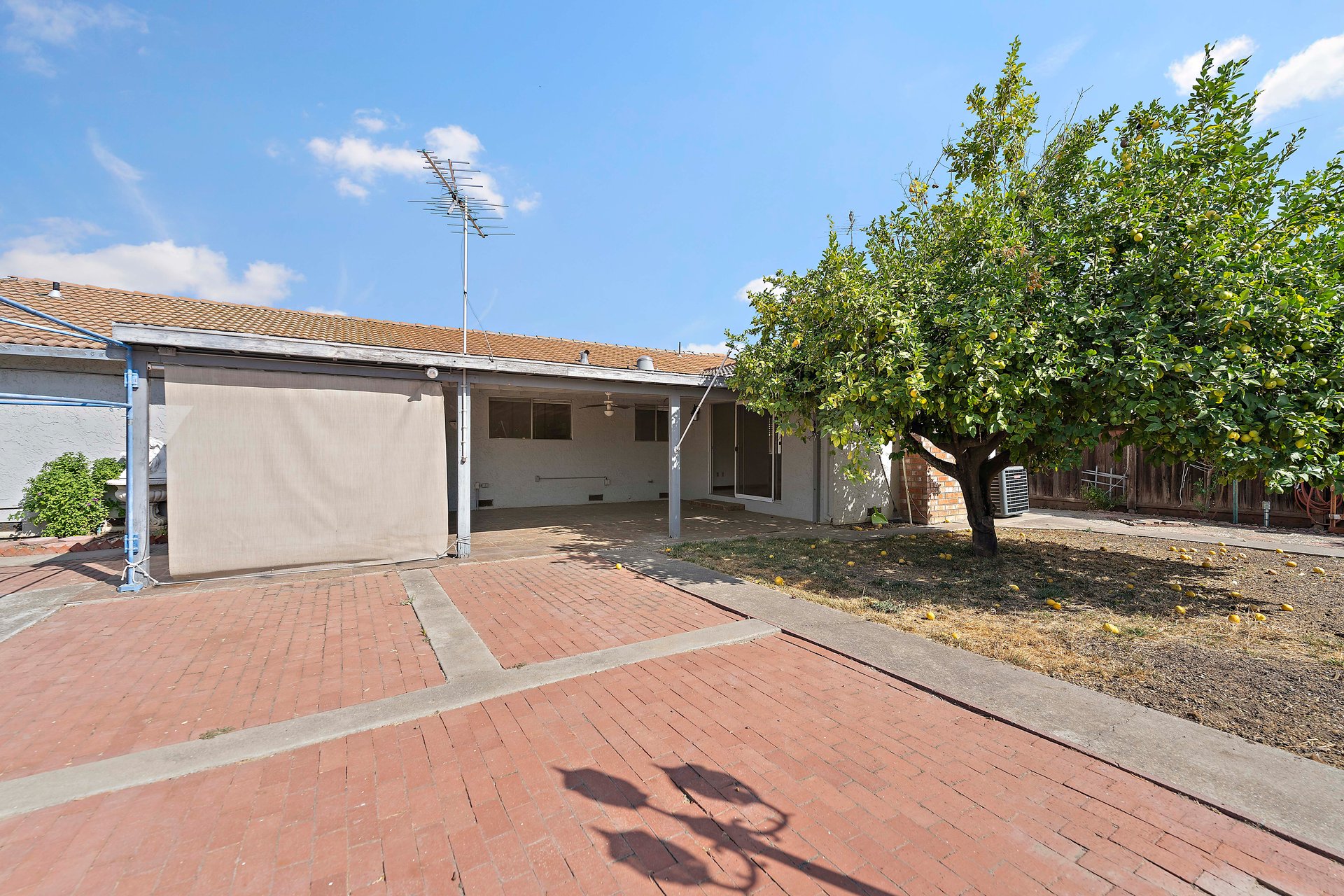 6137 Oak Forest Way