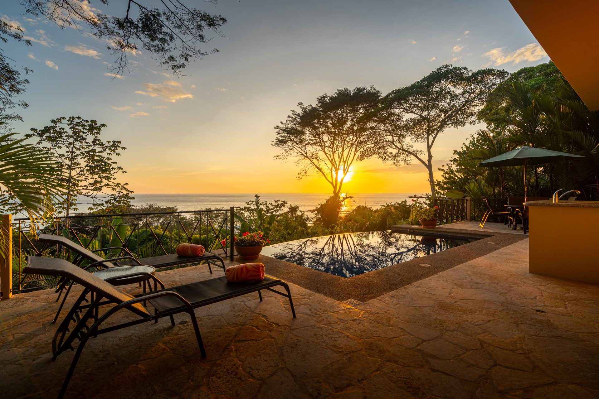 Canto Del Mar, Villa 3, Front Ridge Full Sunset Ocean and Jungle Views!