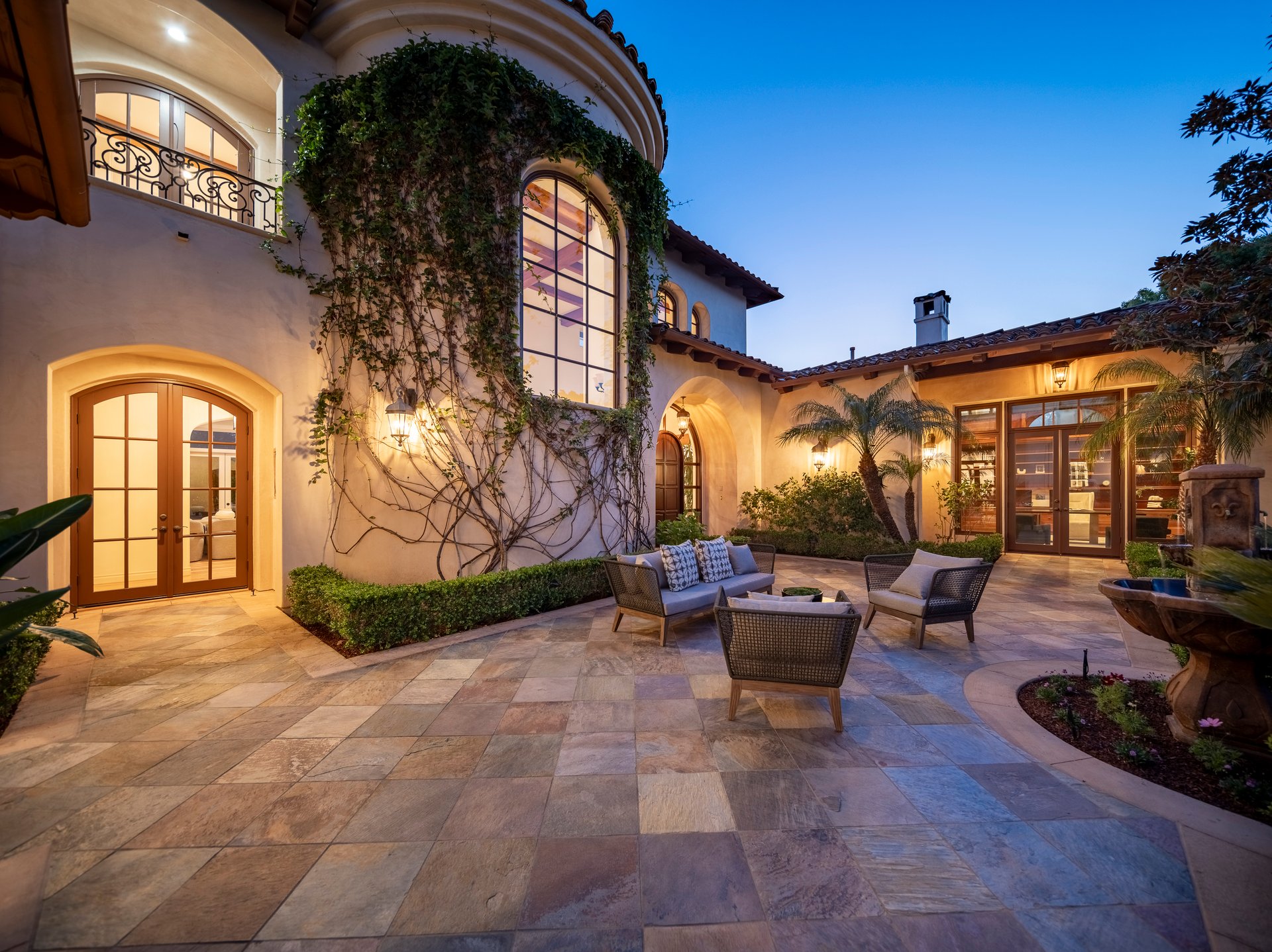 Luxury Living Redefined: Executive Rental in The Bridges