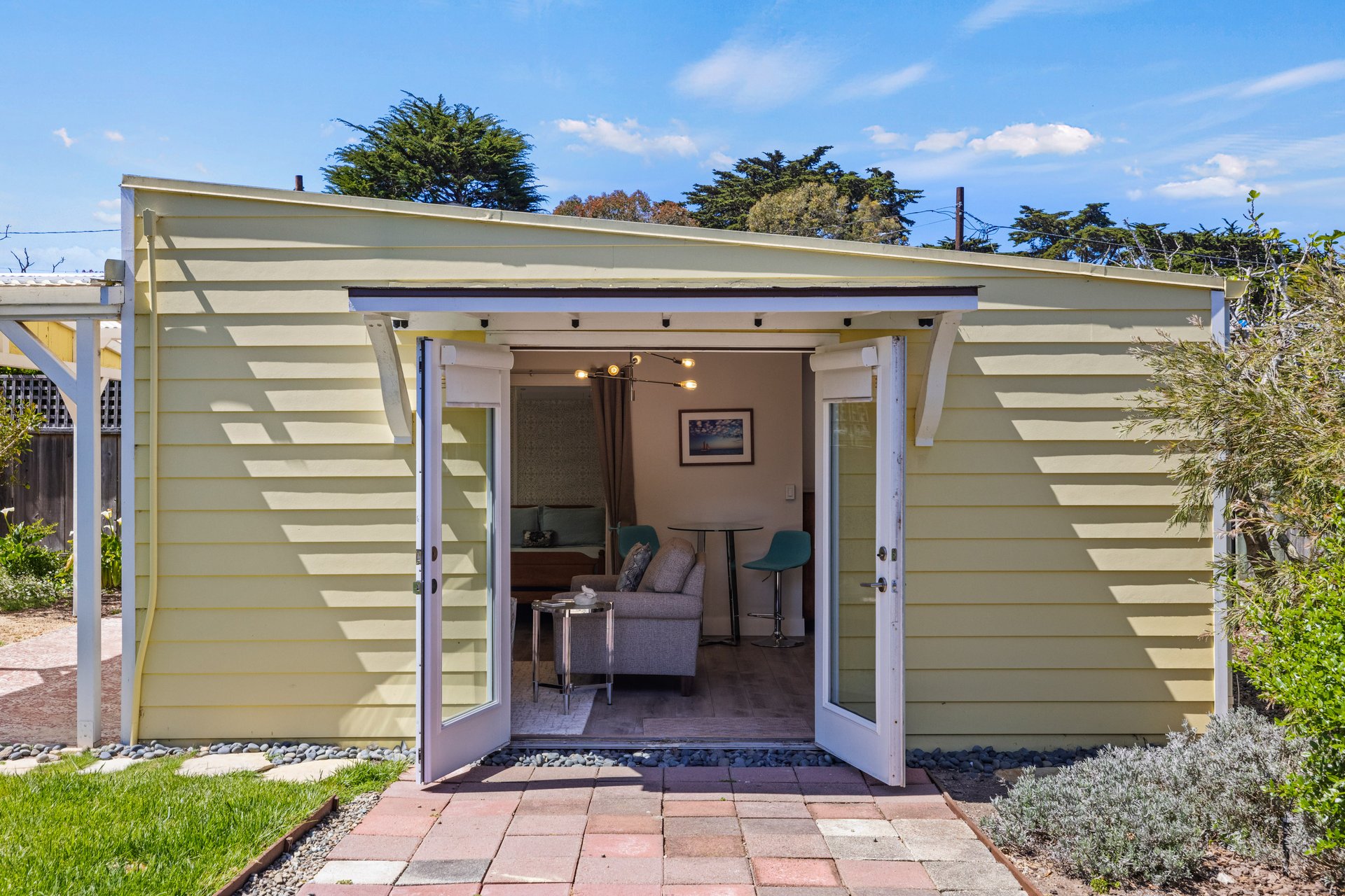 Charming Pacific Grove Cottage