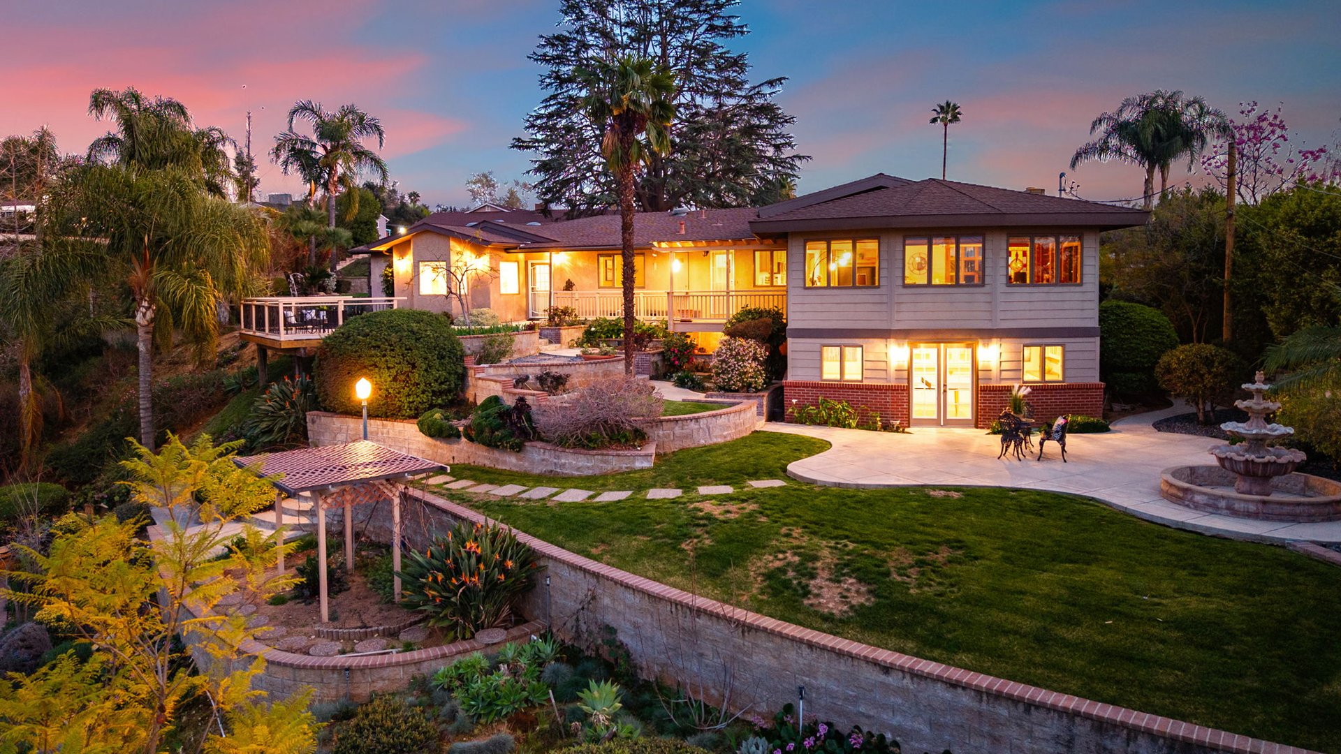 617 E Mariposa Drive