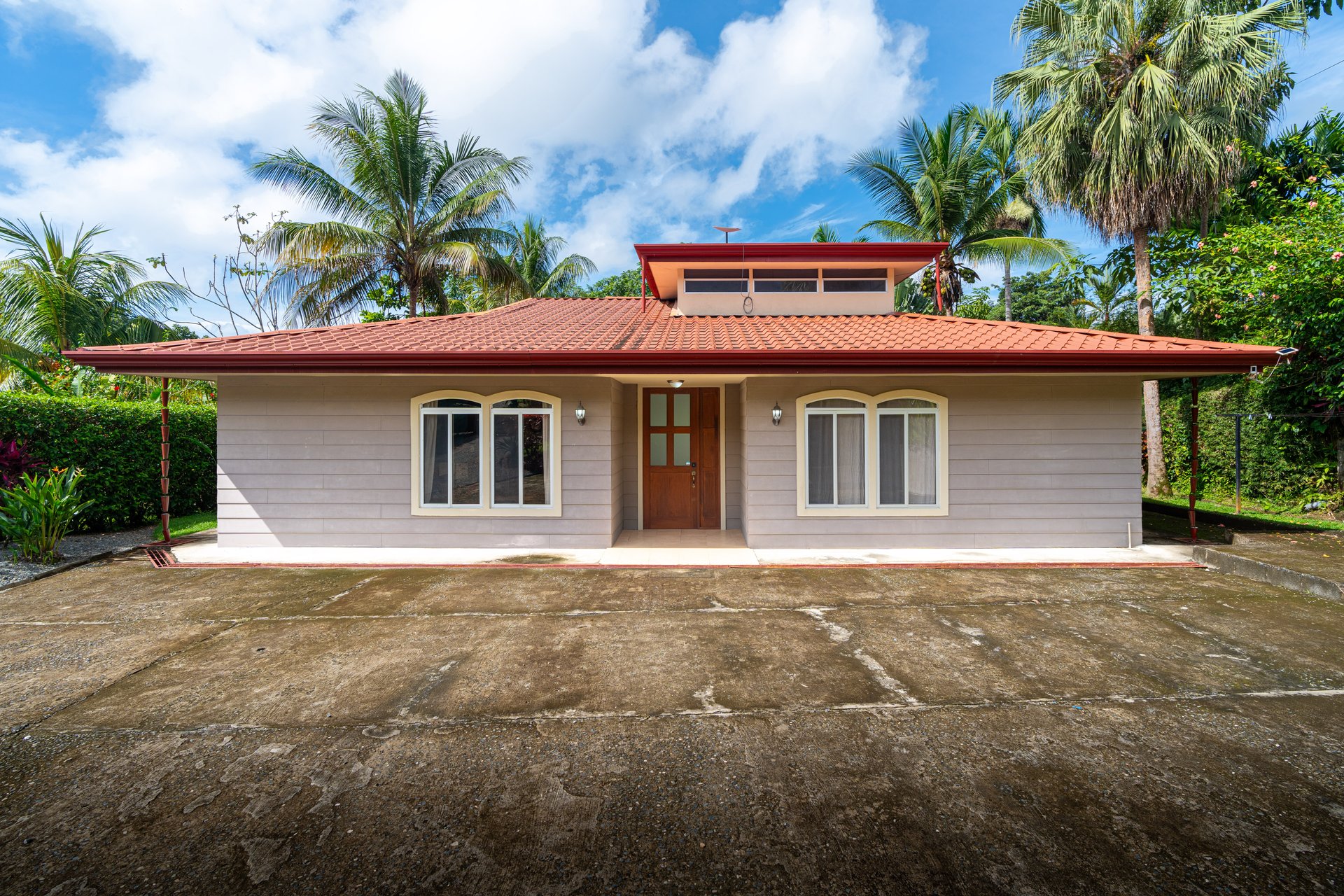 Casa Luna, 3bed /3bath Private Oasis, Convenient Location