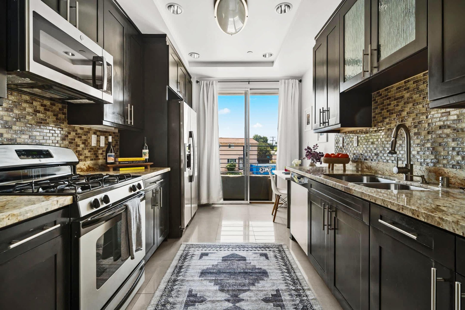 Stylish Turnkey Unit in Prime Miracle Mile