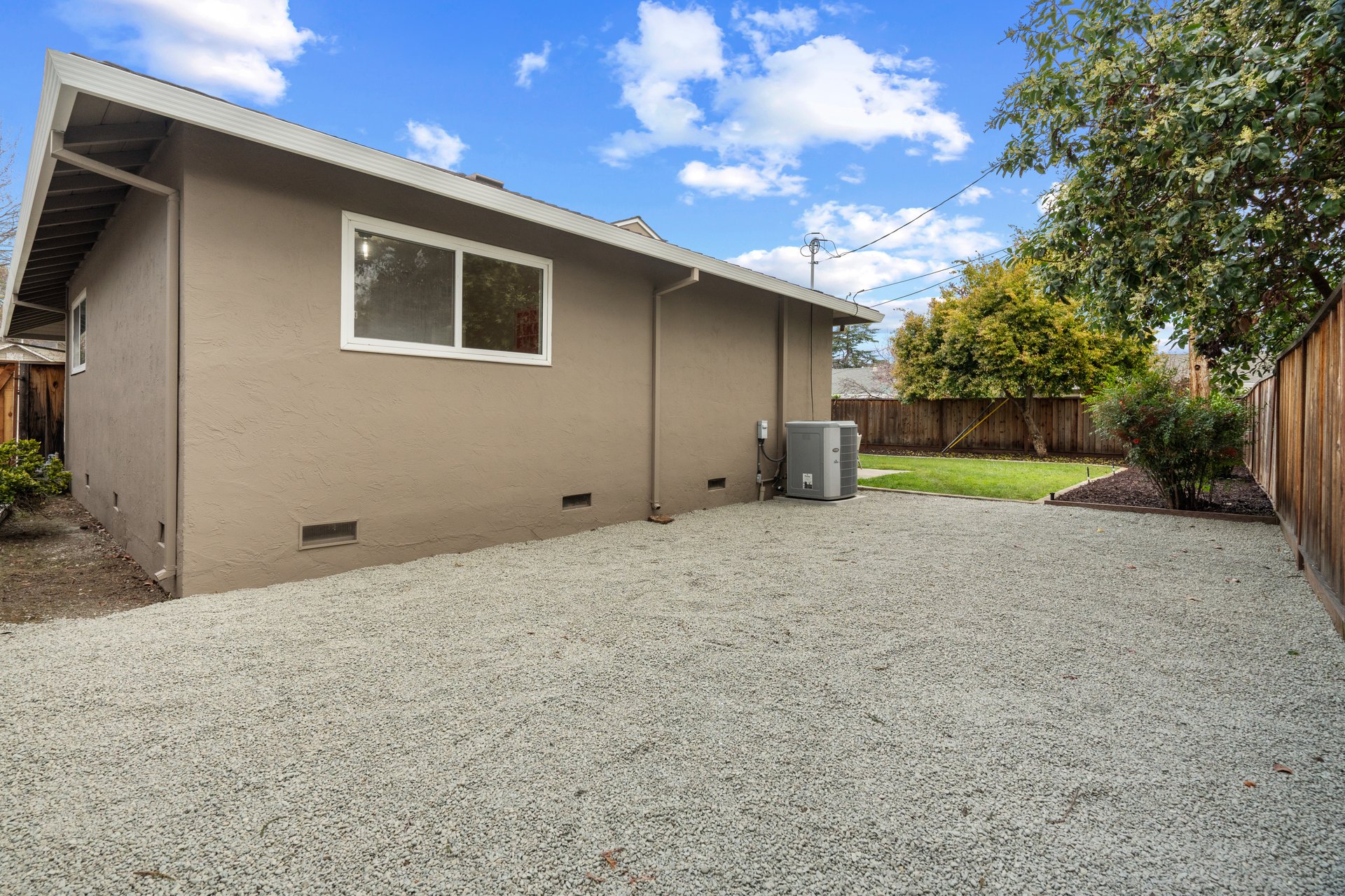 699 Cornell DR