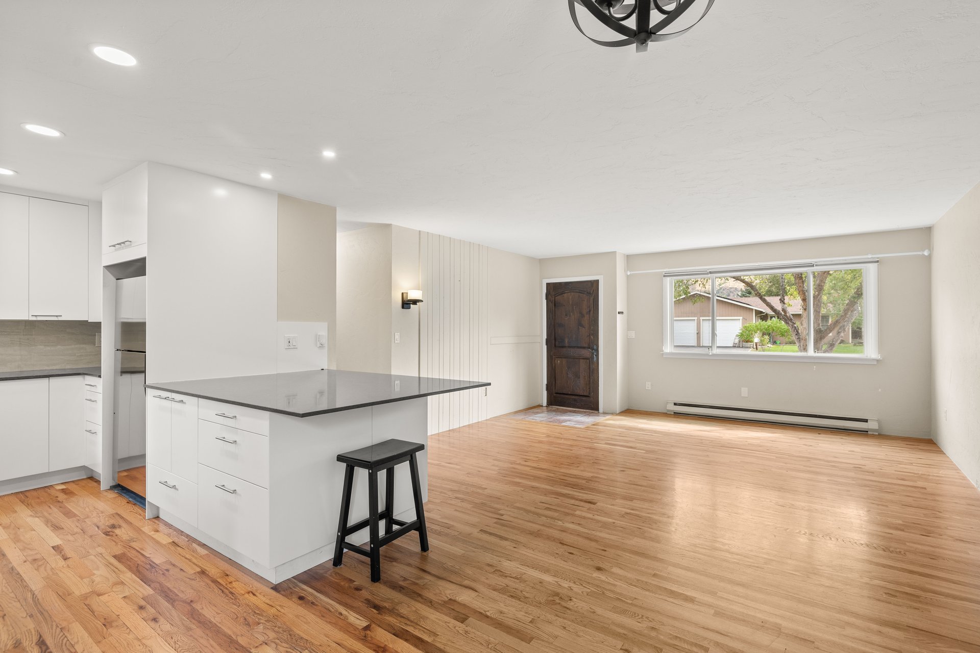 Spacious Mid-Valley Residence Near Crown Mountain Park