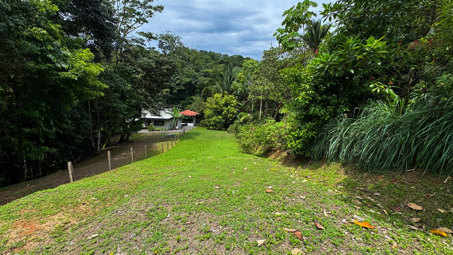 Beautiful Lot Ready to Built in Playa Hermosa, Osa with a Creek