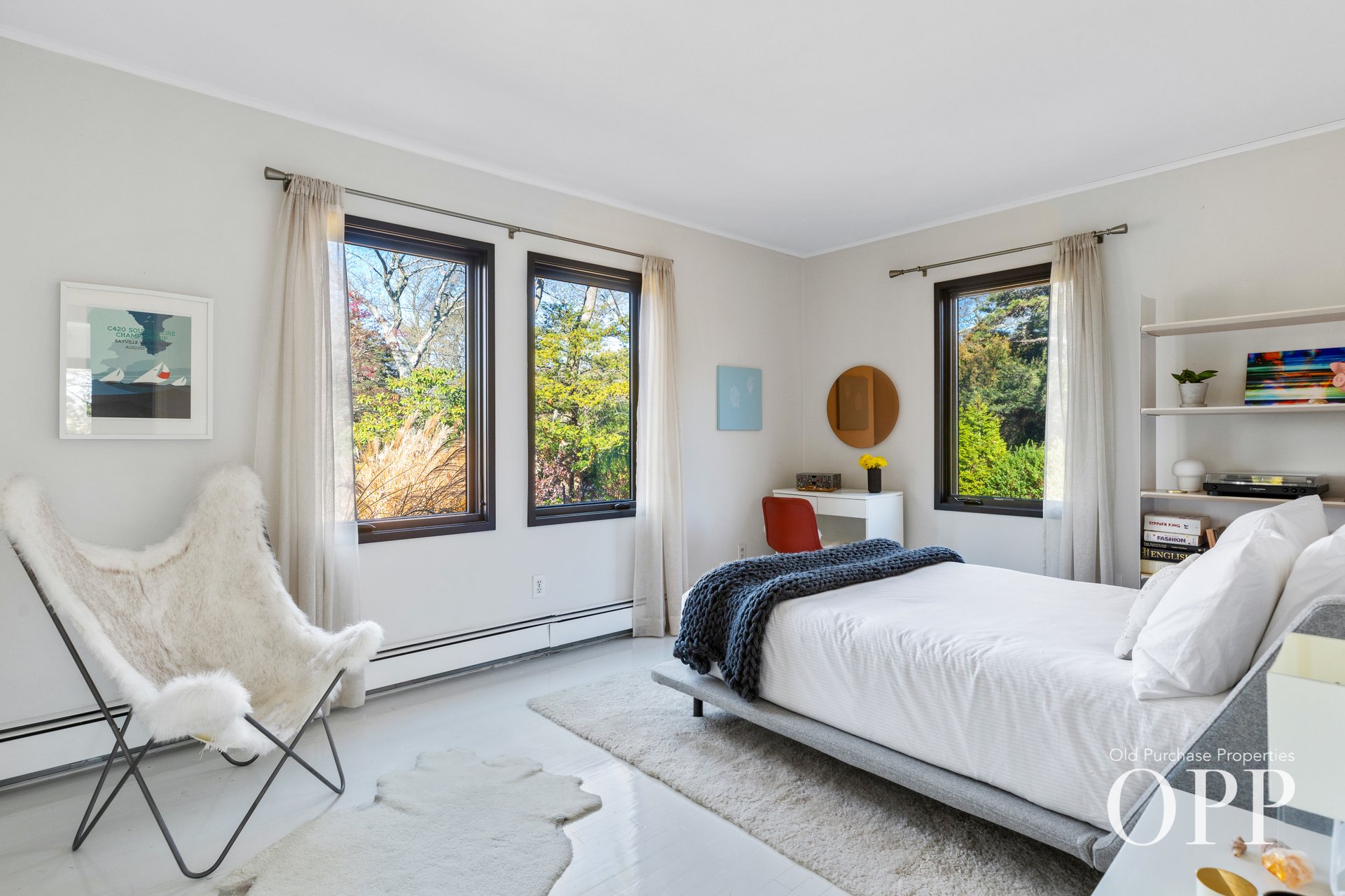 A SUNLIT RETREAT IN PICTURESQUE LOCATION