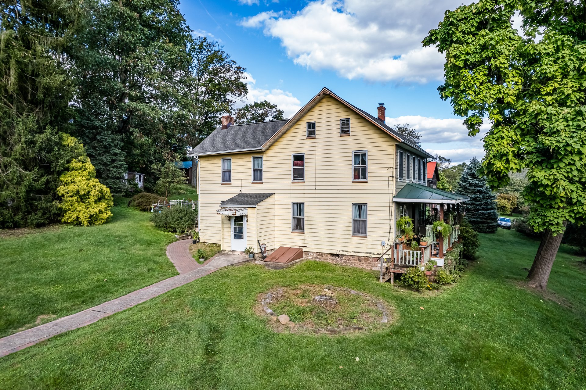 1387 Parkland Road