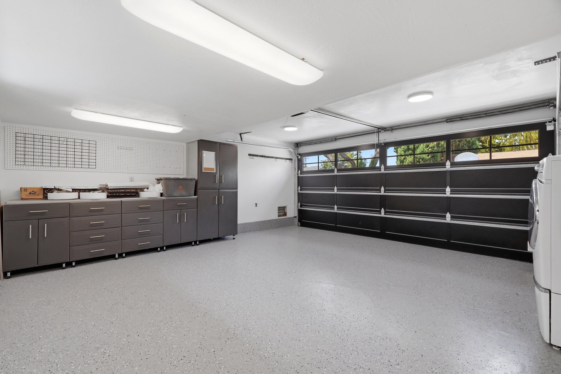 2133 Santa Cruz AVE